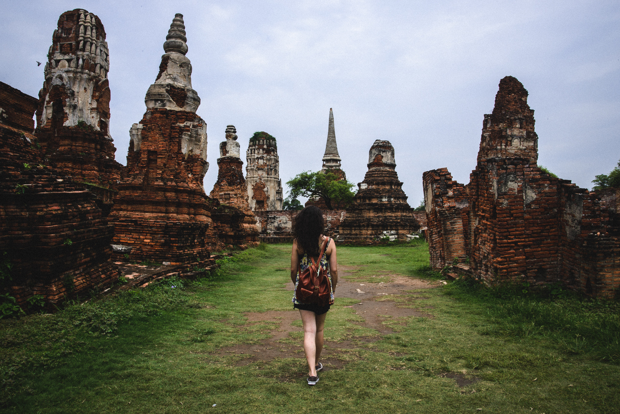 AF Zoom-Nikkor 28-80mm f/3.5-5.6D sample photo. Find your path photography