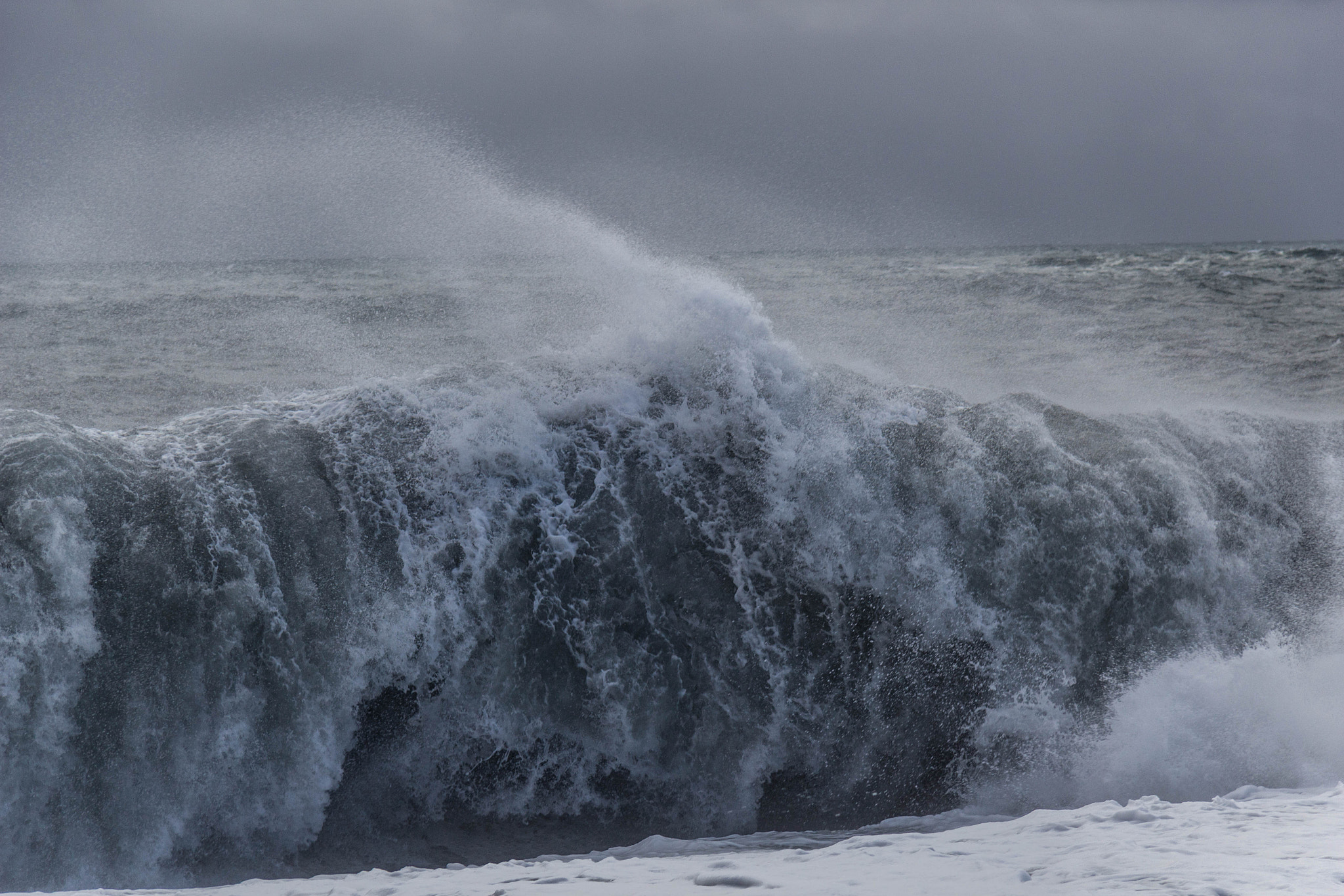 Canon EF-S 17-85mm F4-5.6 IS USM sample photo. Waves and wind photography