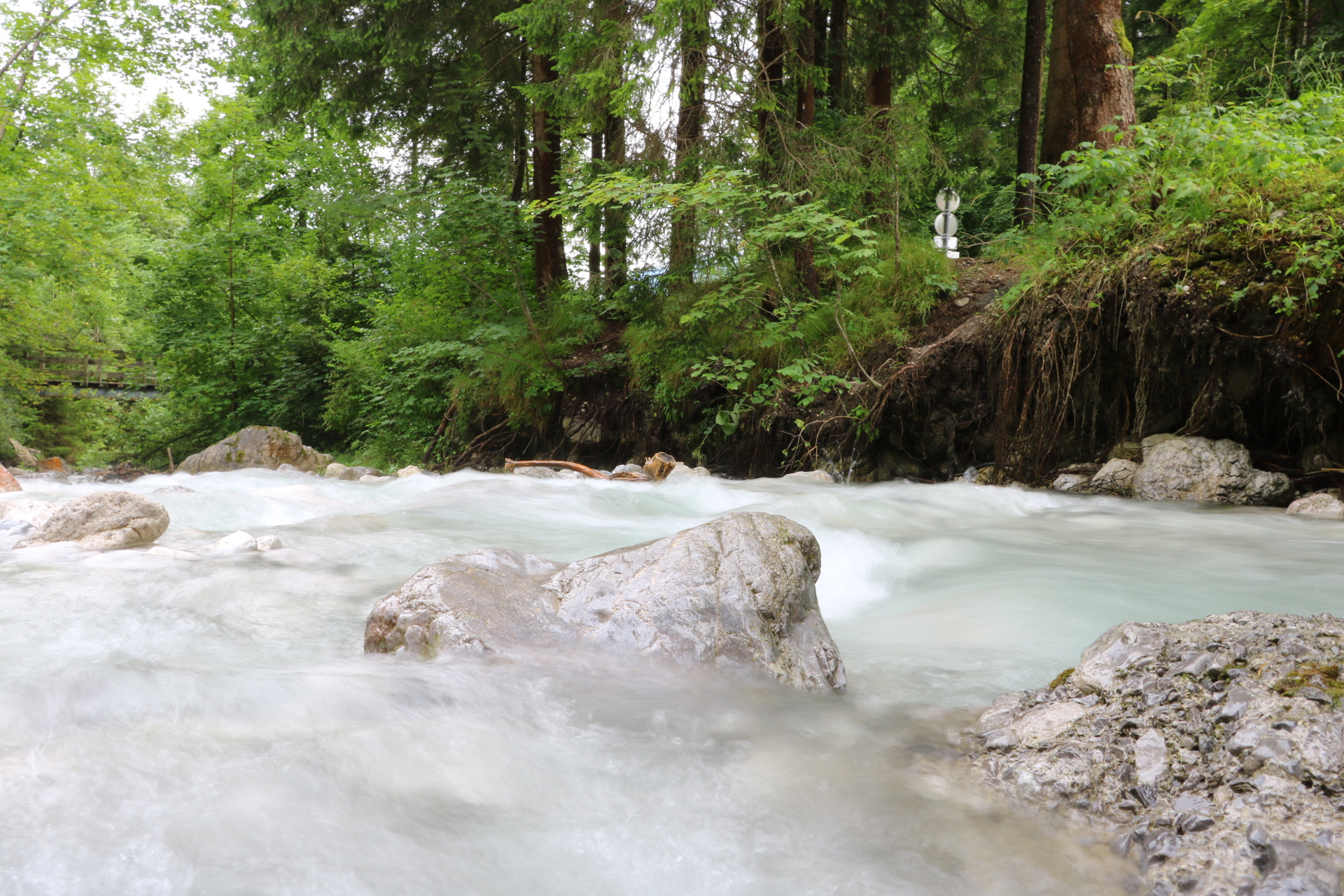 Canon EOS 750D (EOS Rebel T6i / EOS Kiss X8i) sample photo. River  photography