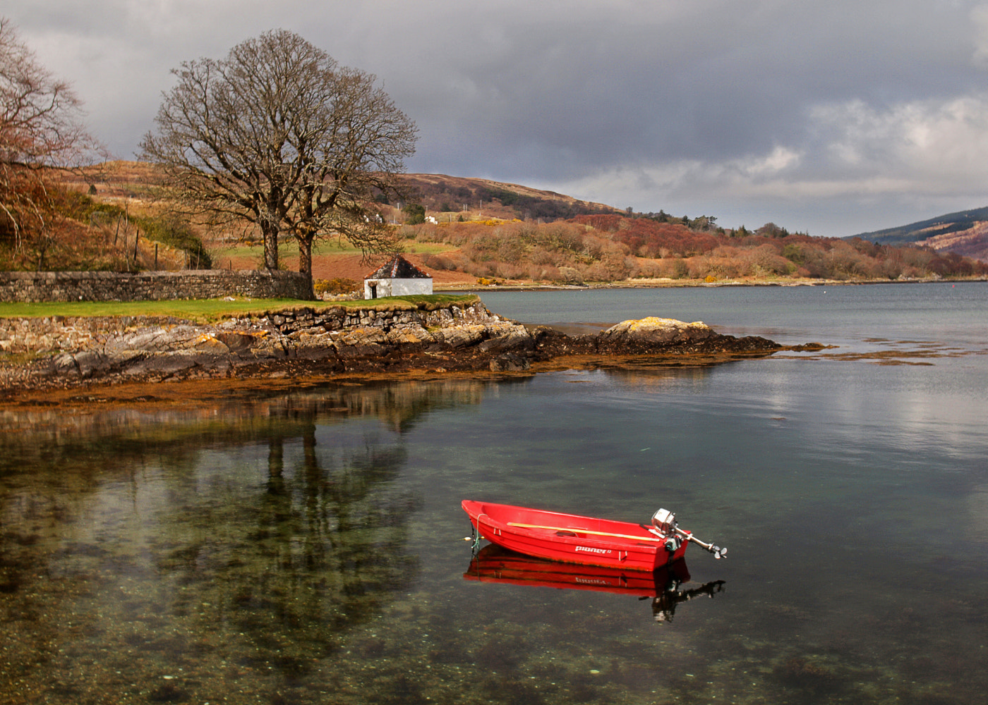 Olympus E-600 (EVOLT E-600) sample photo. Red boat photography