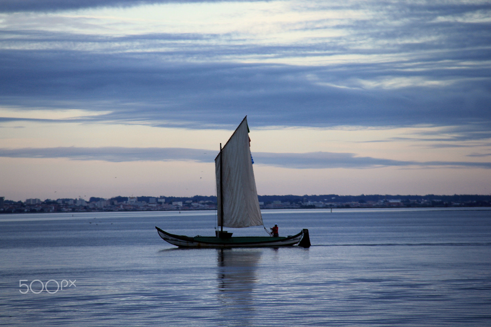 Canon EOS 550D (EOS Rebel T2i / EOS Kiss X4) + Canon EF-S 18-200mm F3.5-5.6 IS sample photo. Typical boat in ria de aveiro, portugal photography