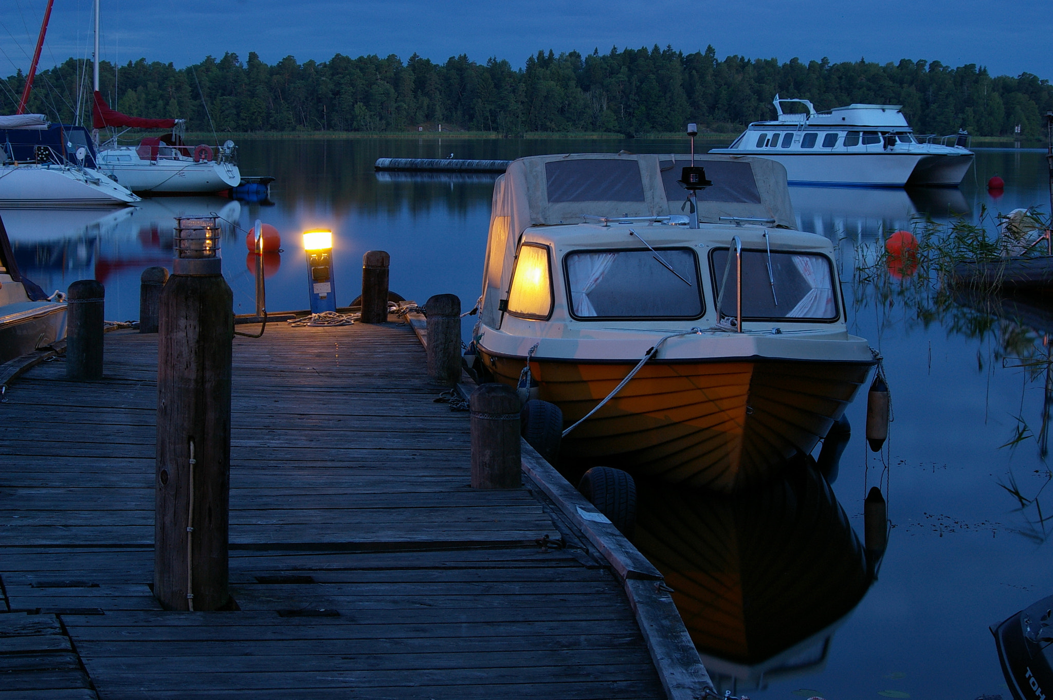 Pentax K100D sample photo. My boat photography