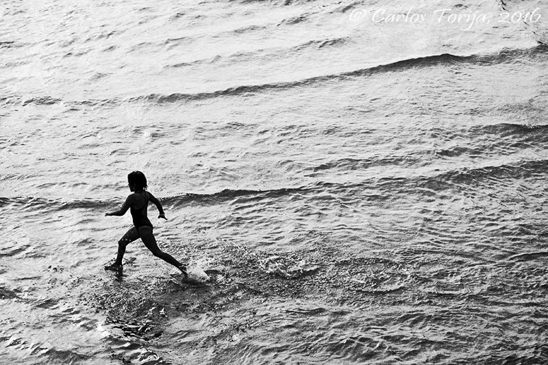 Olympus PEN E-PM2 sample photo. The girl who walk over the sea photography