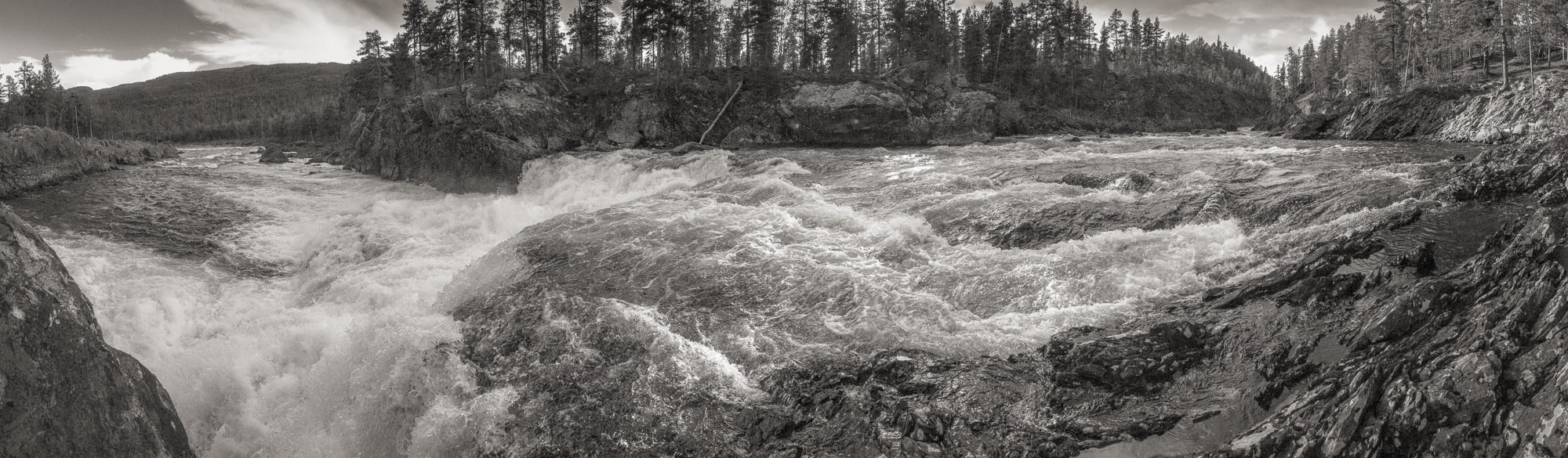 Pentax K-3 + Sigma 18-35mm F1.8 DC HSM Art sample photo. Black and whitewater photography