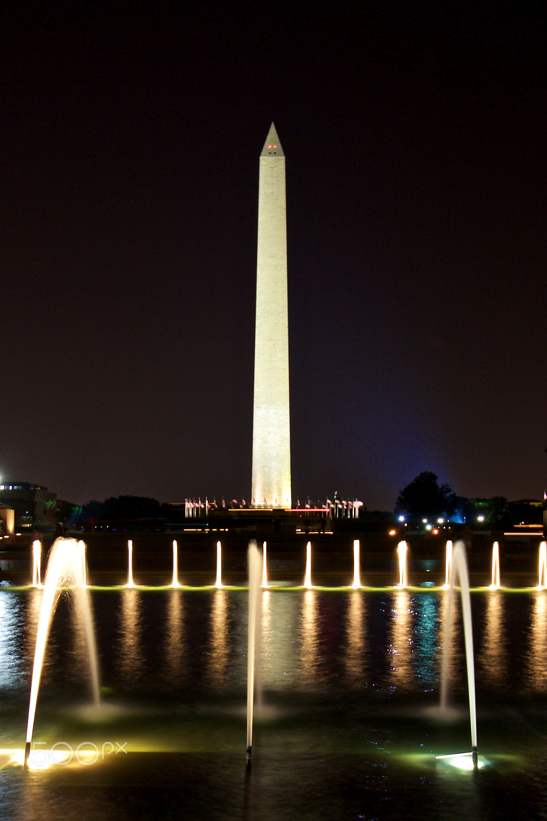 Canon EOS 650D (EOS Rebel T4i / EOS Kiss X6i) + Canon EF-S 10-18mm F4.5–5.6 IS STM sample photo. Washington monument at night photography