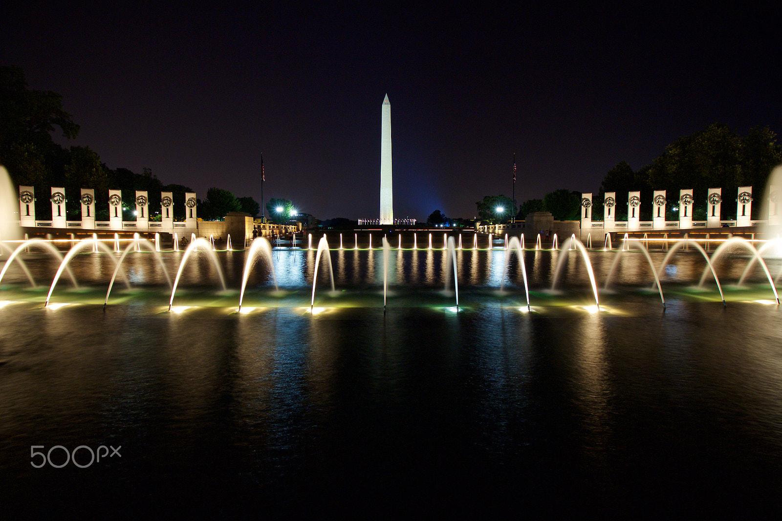Canon EOS 650D (EOS Rebel T4i / EOS Kiss X6i) sample photo. Wwii monument at night photography