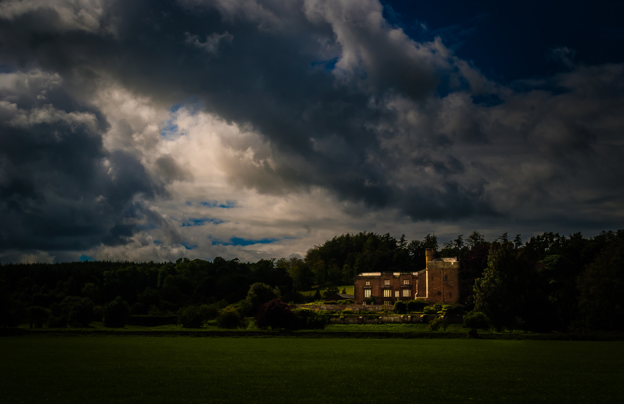 Tamron AF 18-200mm F3.5-6.3 XR Di II LD Aspherical (IF) Macro sample photo. Rose castle photography