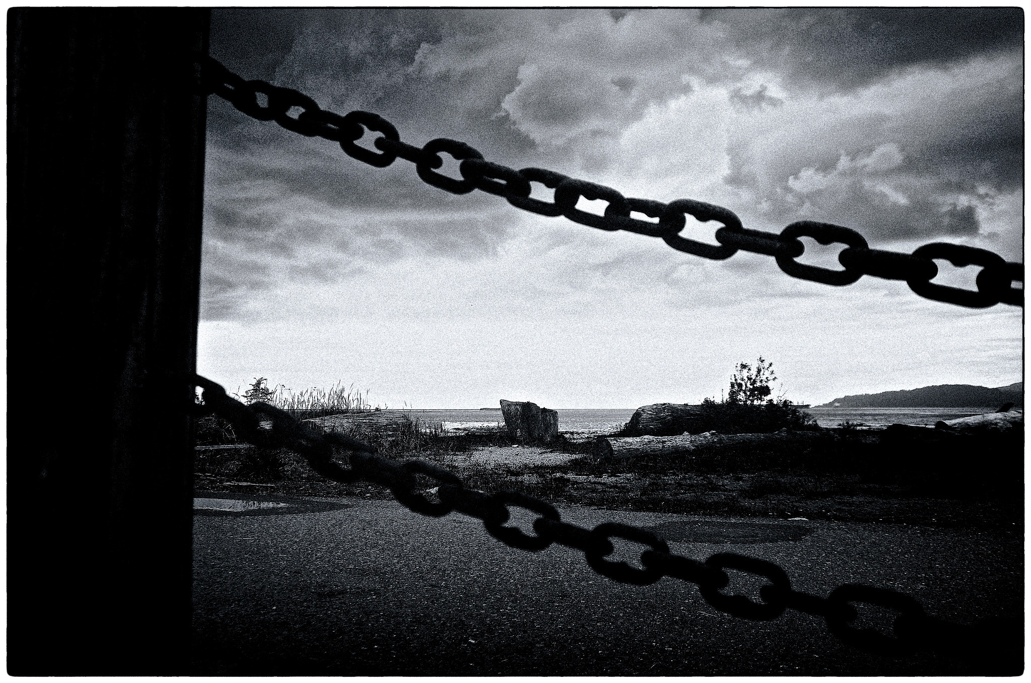 Pentax K-5 sample photo. Chained horizon photography