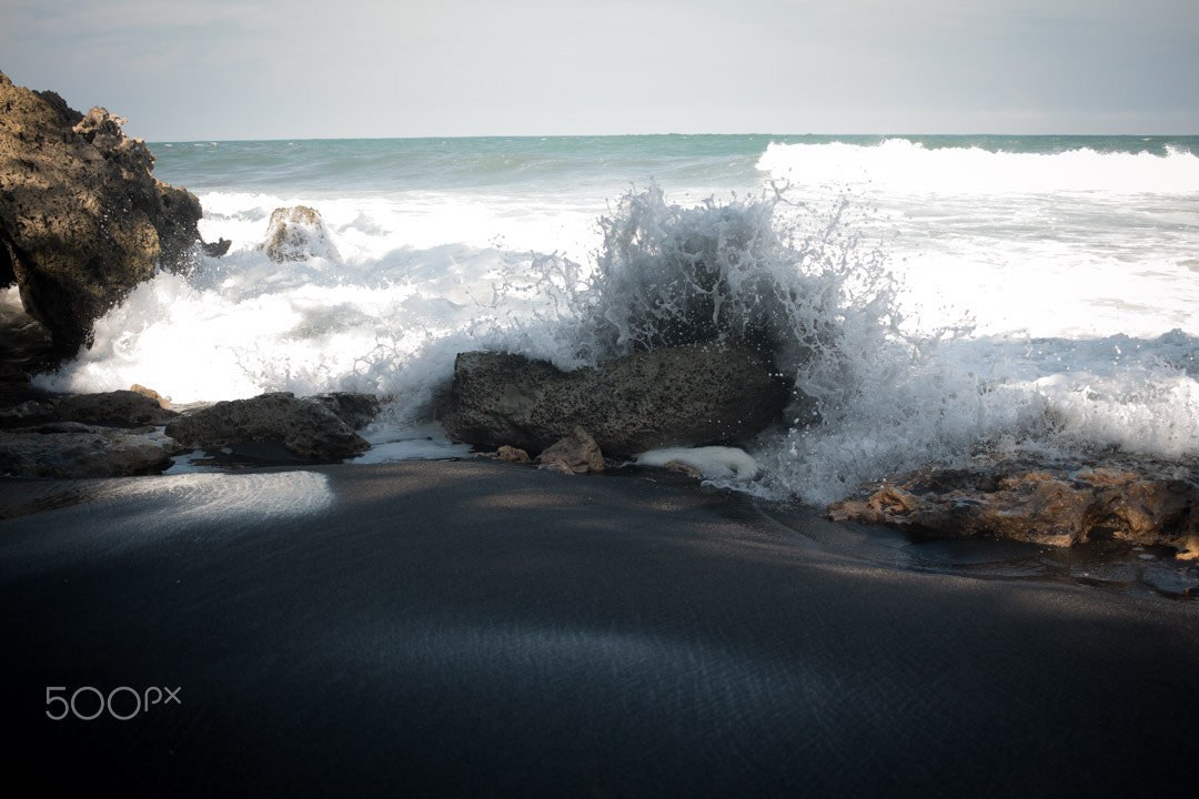 Canon EF-S 24mm F2.8 STM sample photo. Terpecah photography