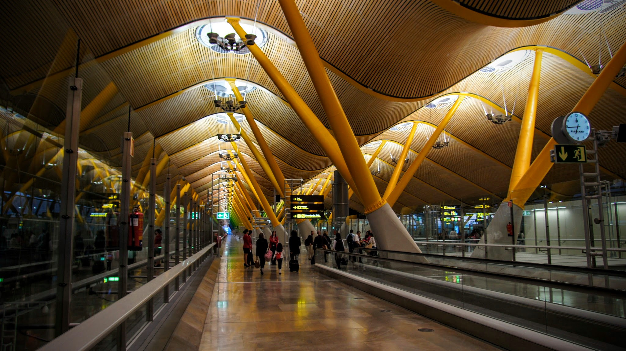 Sony DT 16-105mm F3.5-5.6 sample photo. Barajas airport photography