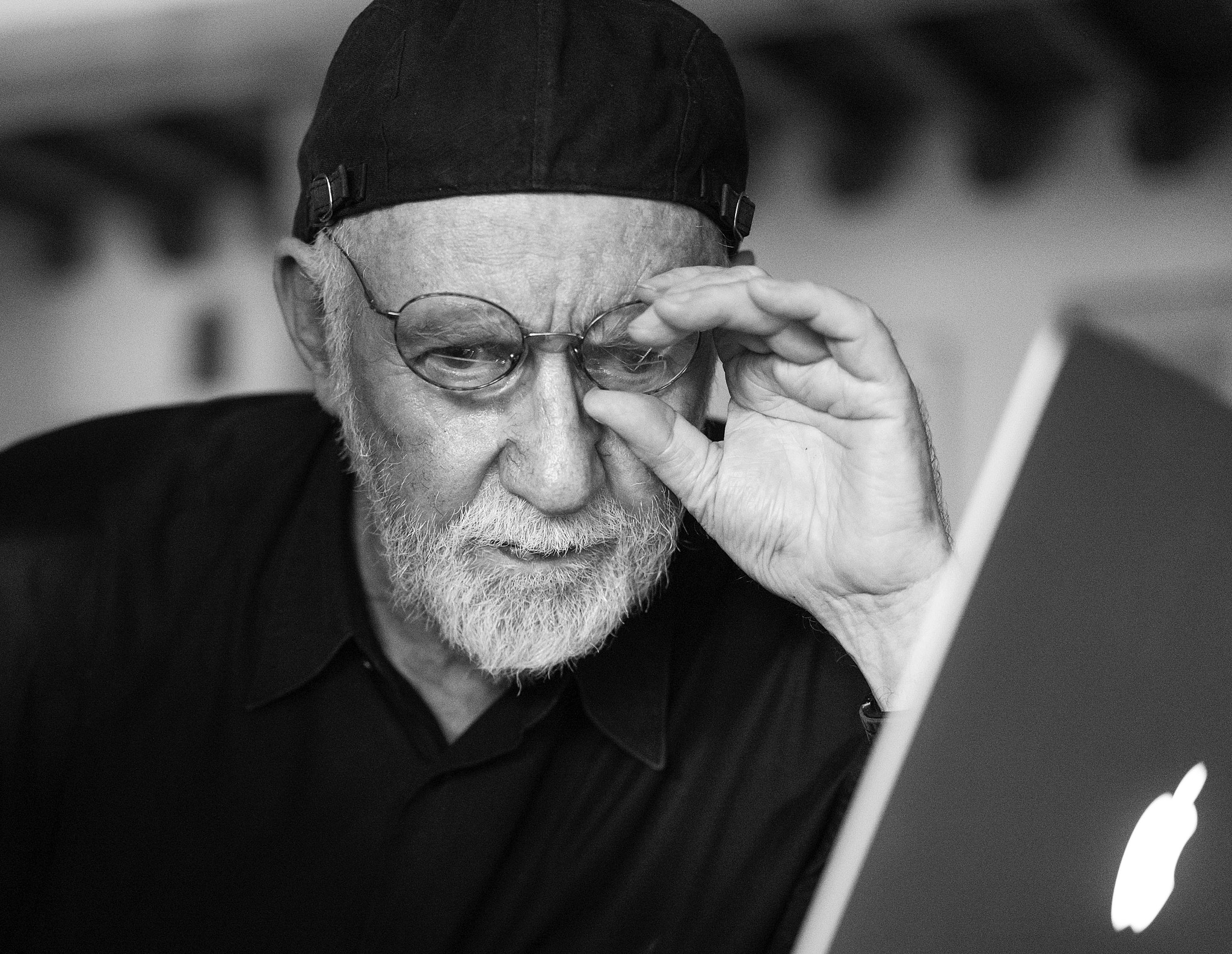 Leica APO-Summicron-M 50mm F2 ASPH sample photo. In the studio with photo great, albert watson photography
