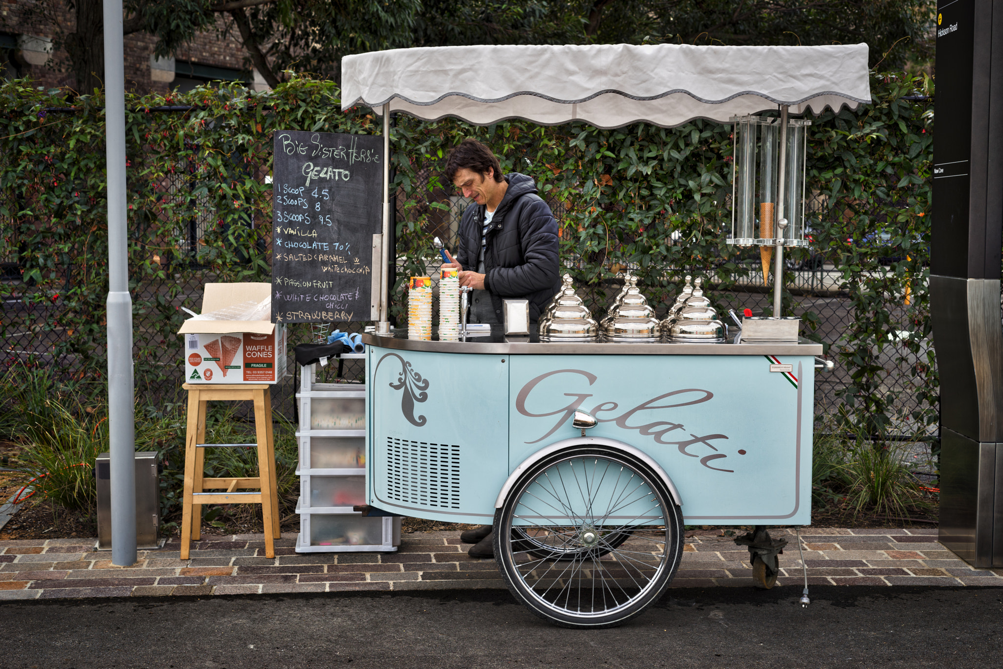 Sony a7R + Sony FE 50mm F1.8 sample photo. Gelati vendor at barangaroo reserve photography