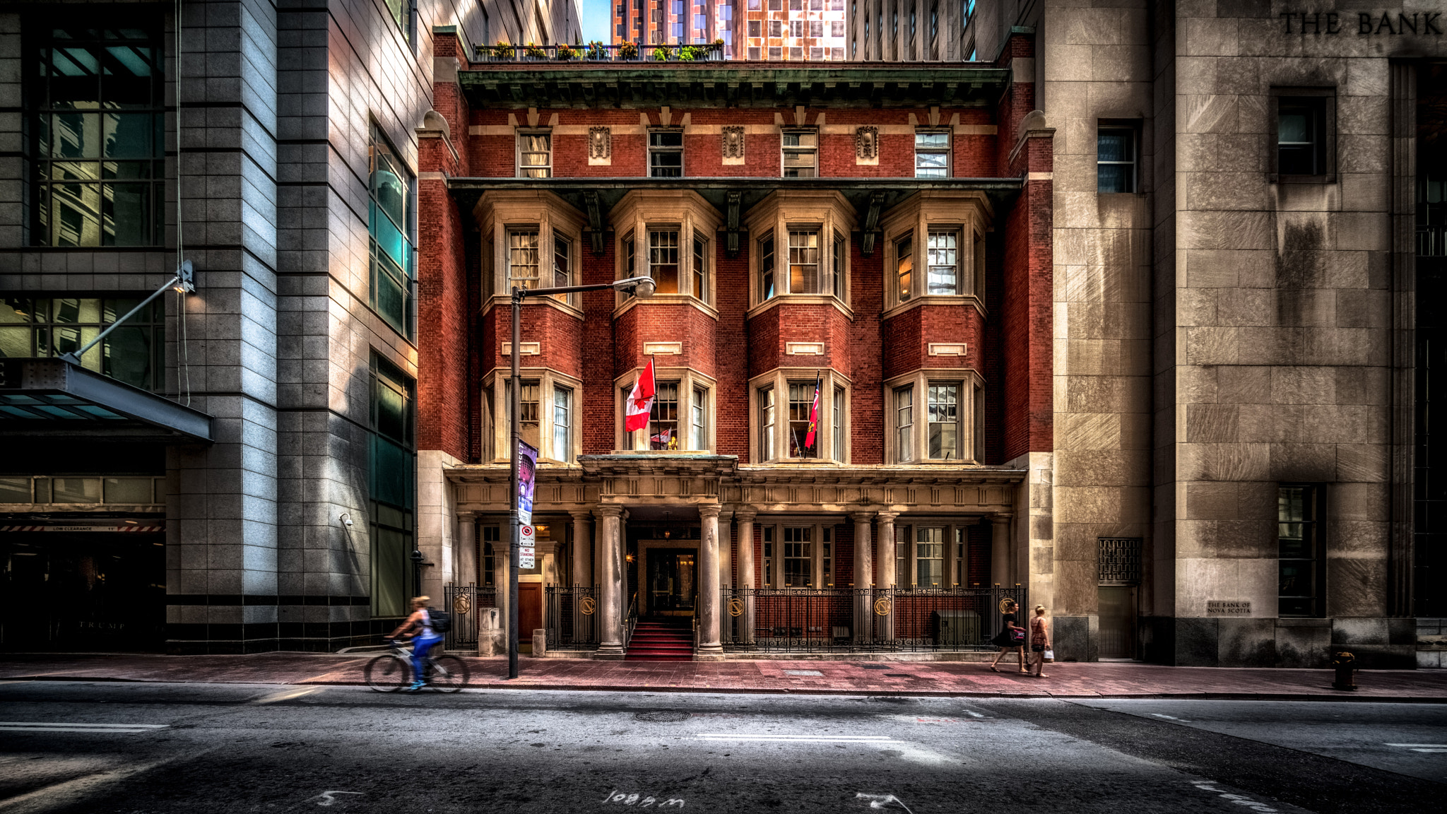 Voigtlander HELIAR-HYPER WIDE 10mm F5.6 sample photo. The national club photography