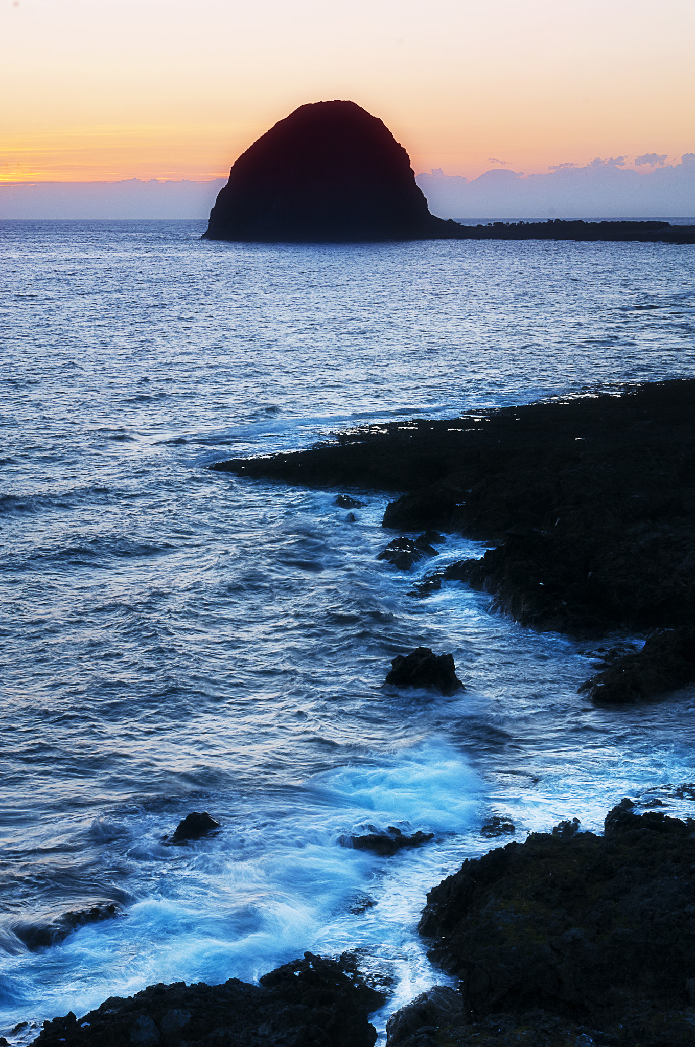 Sigma 17-70mm F2.8-4.5 DC Macro Asp. IF sample photo. 蘭嶼饅頭山暮色 photography