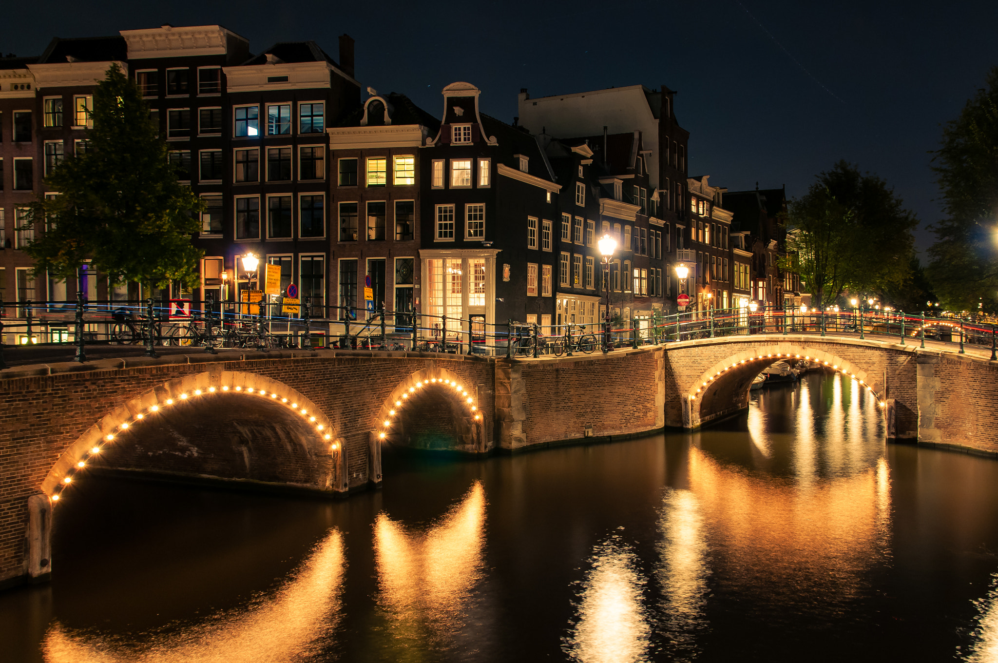 Nikon D300S + Sigma 17-70mm F2.8-4 DC Macro OS HSM | C sample photo. Canals of amsterdam at night photography