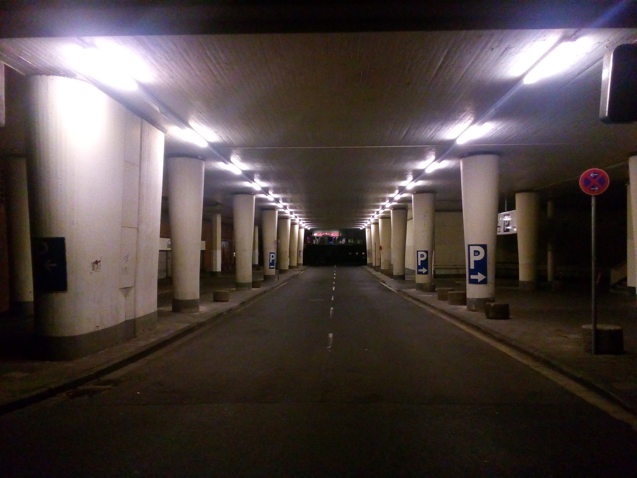 ASUS Zenfone Go (ASUS_Z00VD) sample photo. Underpass photography