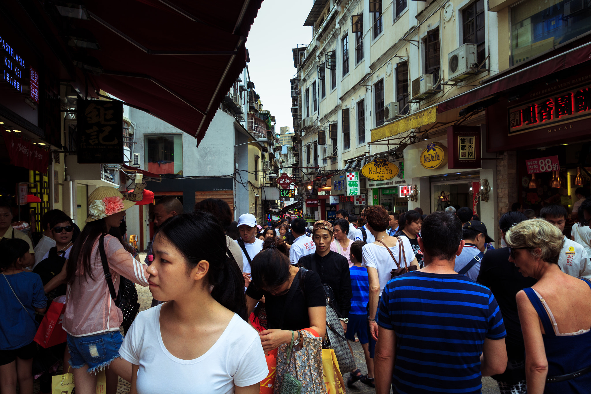 Tamron SP AF 17-50mm F2.8 XR Di II LD Aspherical (IF) sample photo. Streets of macau photography