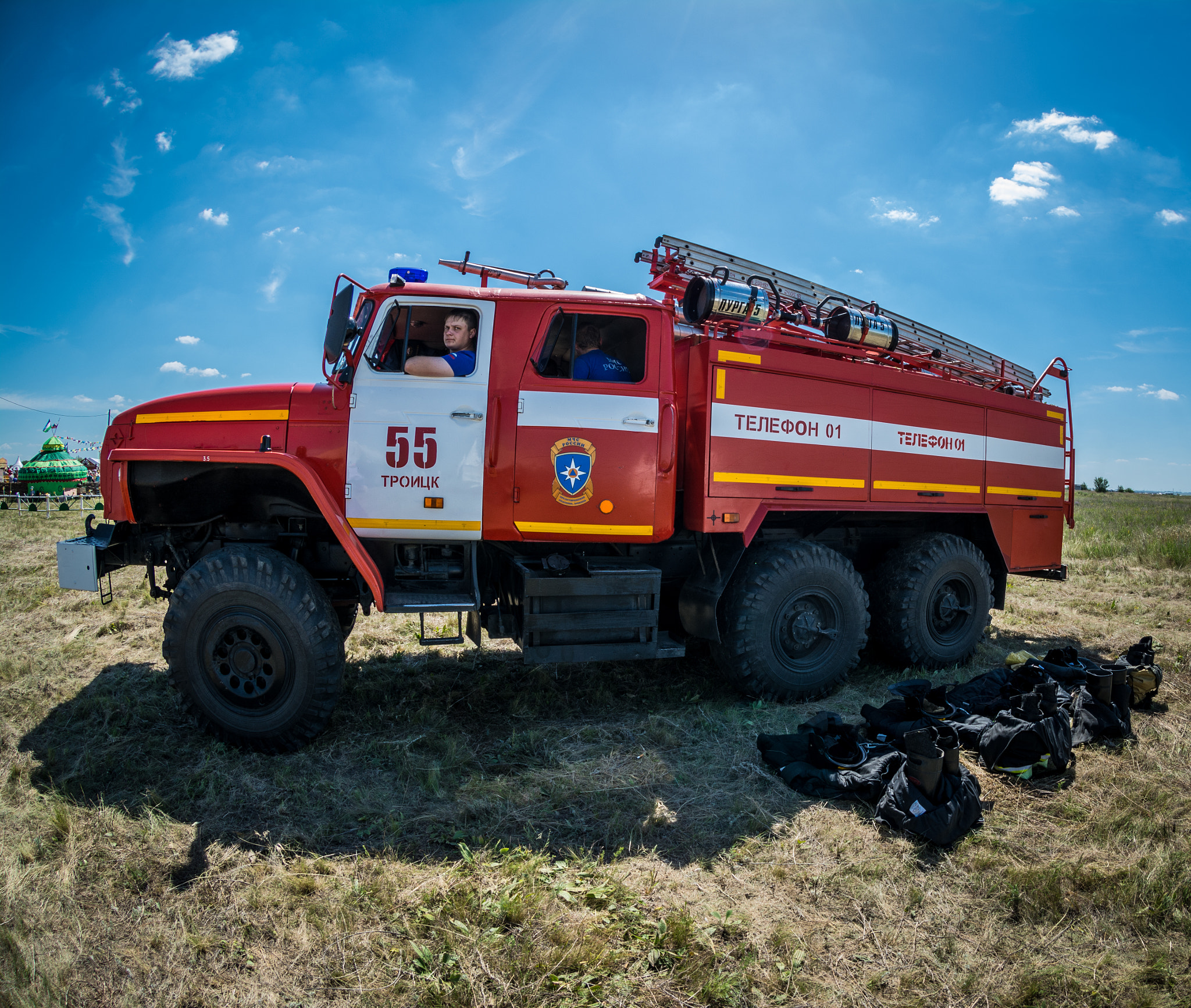Nikon AF DX Fisheye-Nikkor 10.5mm F2.8G ED sample photo. Fire engine photography