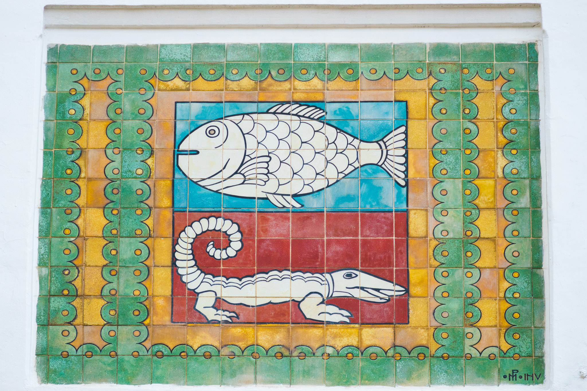 Nikon 1 Nikkor VR 30-110mm F3.8-5.6 sample photo. Patterned tiles on a building in kota tua photography
