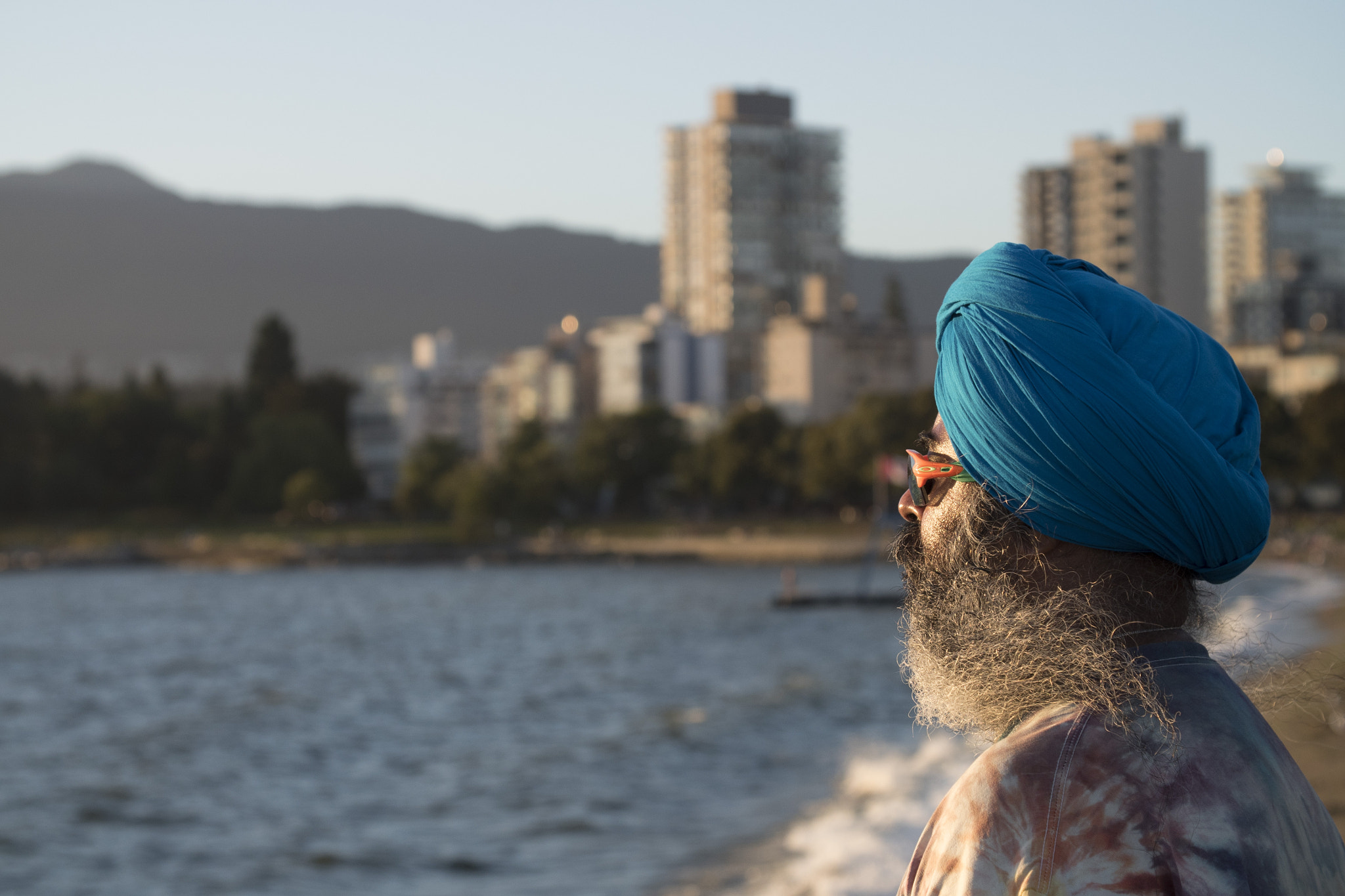 Panasonic Lumix DMC-GH4 + Canon EF 24-105mm F4L IS USM sample photo. Man watching vancouver sunset photography