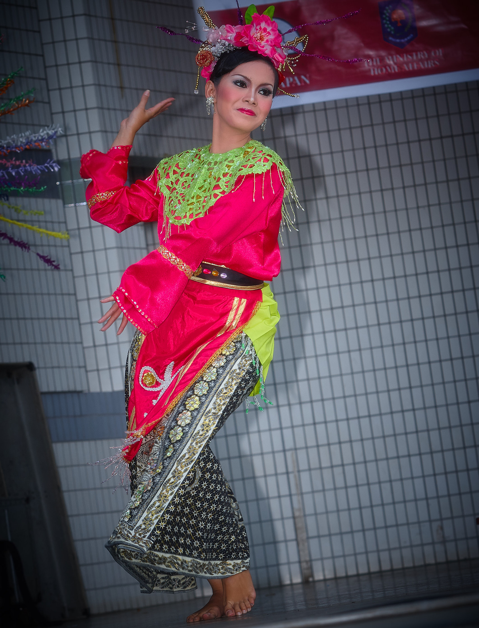 Canon EOS 30D sample photo. Indonesian dance photography
