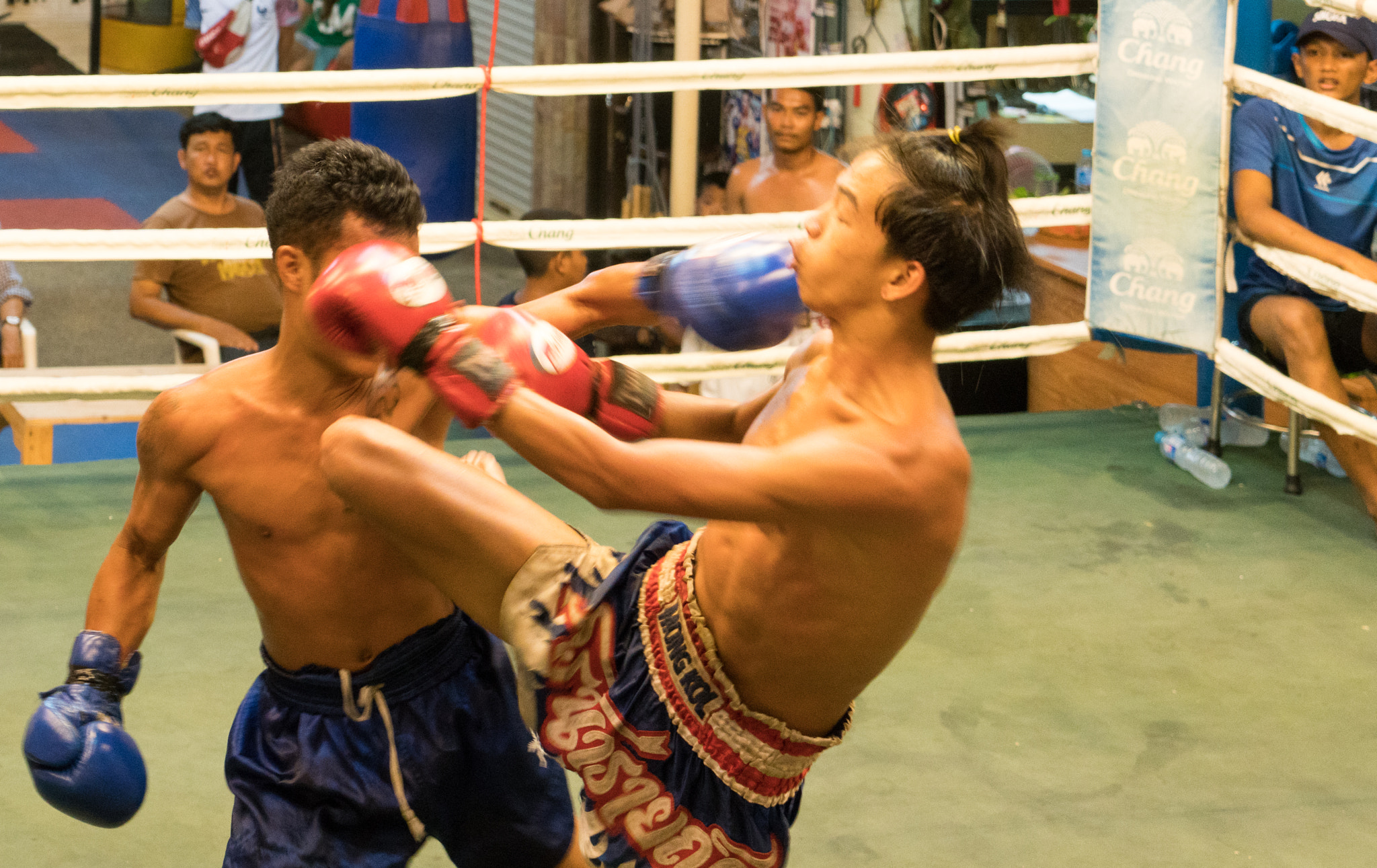 Sony a6300 + Sony Vario Tessar T* FE 24-70mm F4 ZA OSS sample photo. Muay thai photography