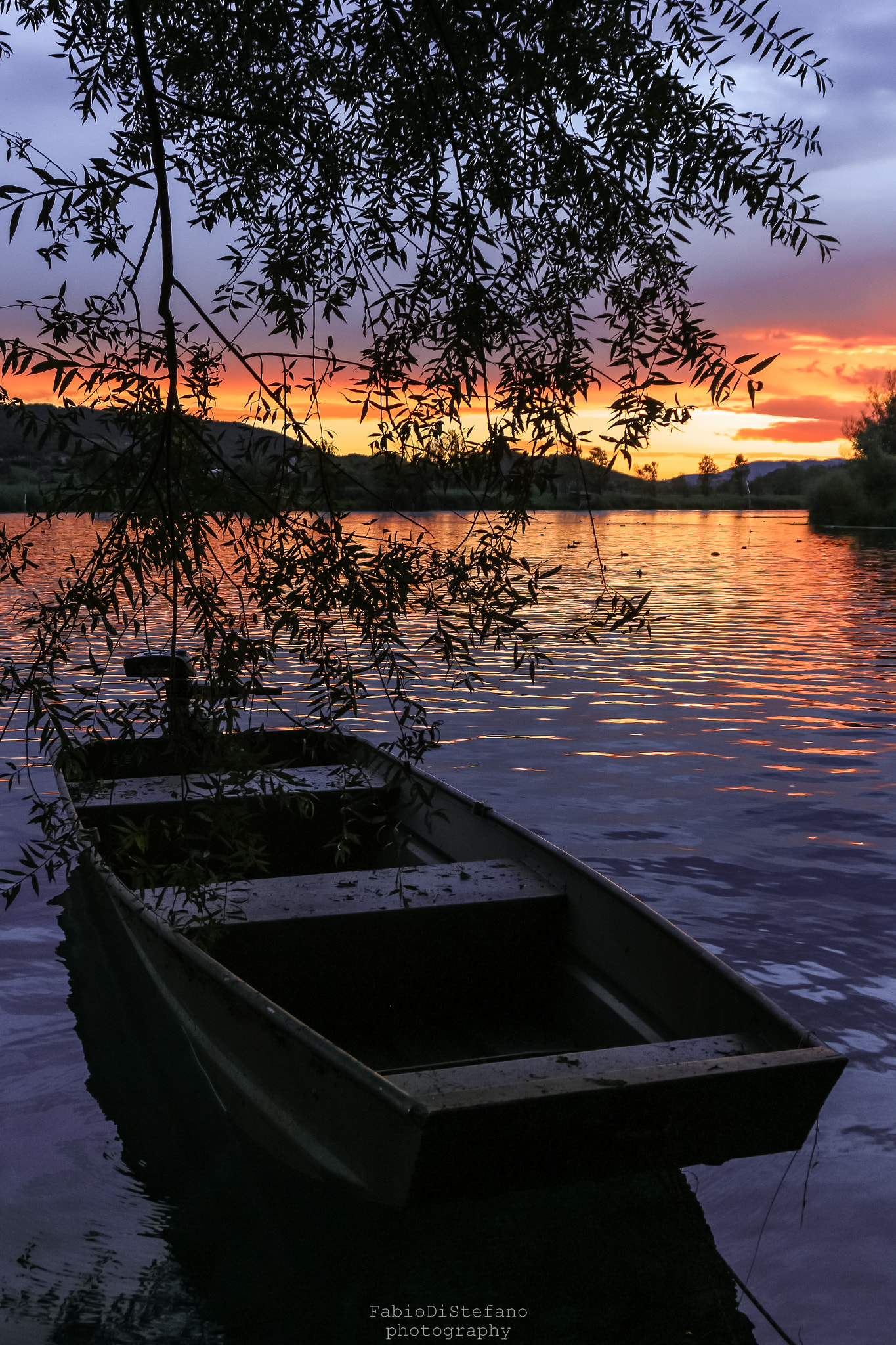 Canon EOS 100D (EOS Rebel SL1 / EOS Kiss X7) + Canon EF 24-105mm F4L IS USM sample photo. Explosive sunset...with boat photography