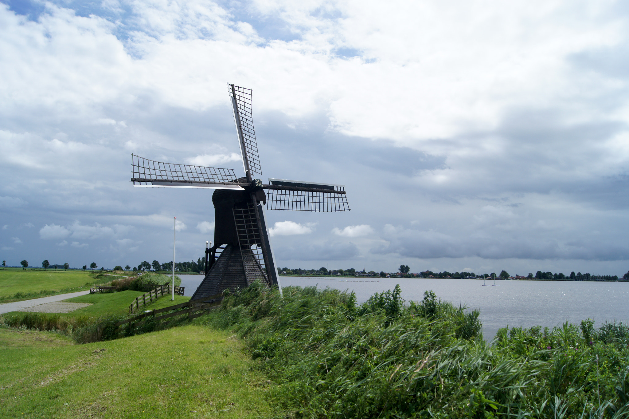 Sony SLT-A33 + Sony DT 18-55mm F3.5-5.6 SAM sample photo. Windmill in friesland photography