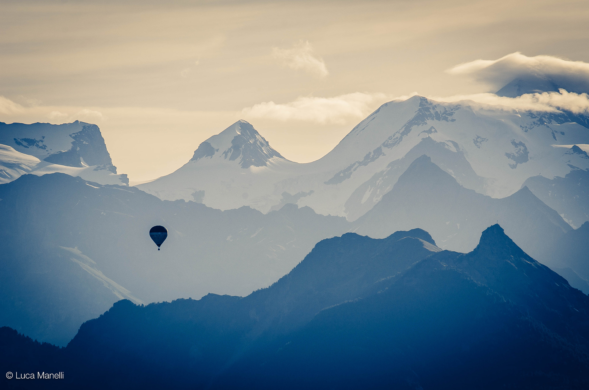 Sigma 120-400mm F4.5-5.6 DG OS HSM sample photo. Mongolfiera, valle d'aosta, italia photography