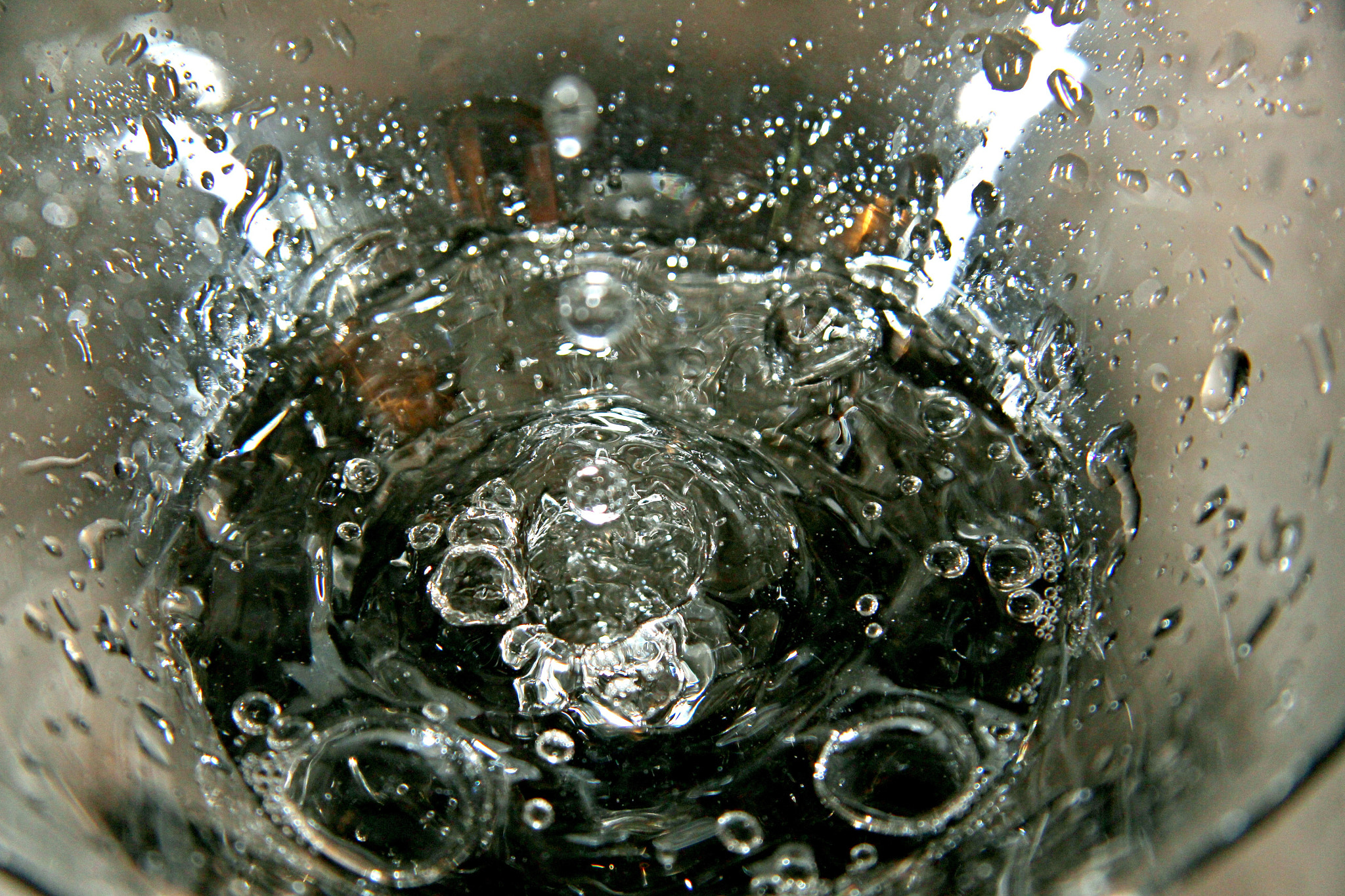 Canon EF-S 17-85mm F4-5.6 IS USM sample photo. Drops of water photography