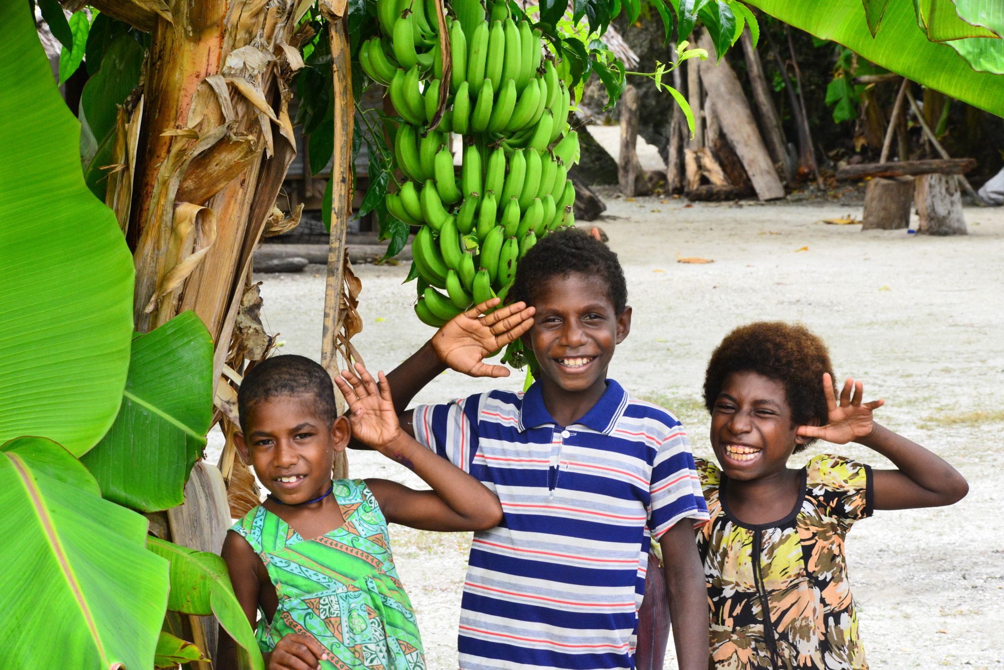 Sigma 150-500mm F5-6.3 DG OS HSM sample photo. "happy children on iwa island," an extremely isola ... photography
