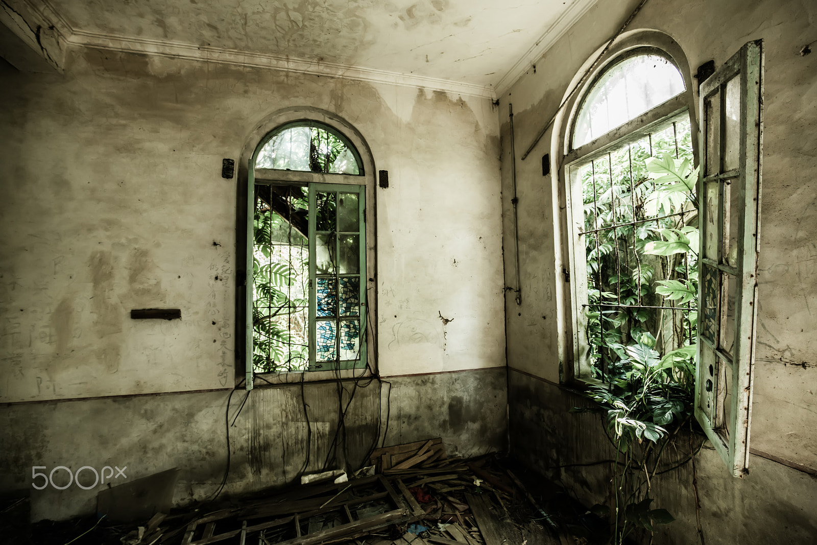 FE 16-36mm F4-8 ZA sample photo. Ruins photography