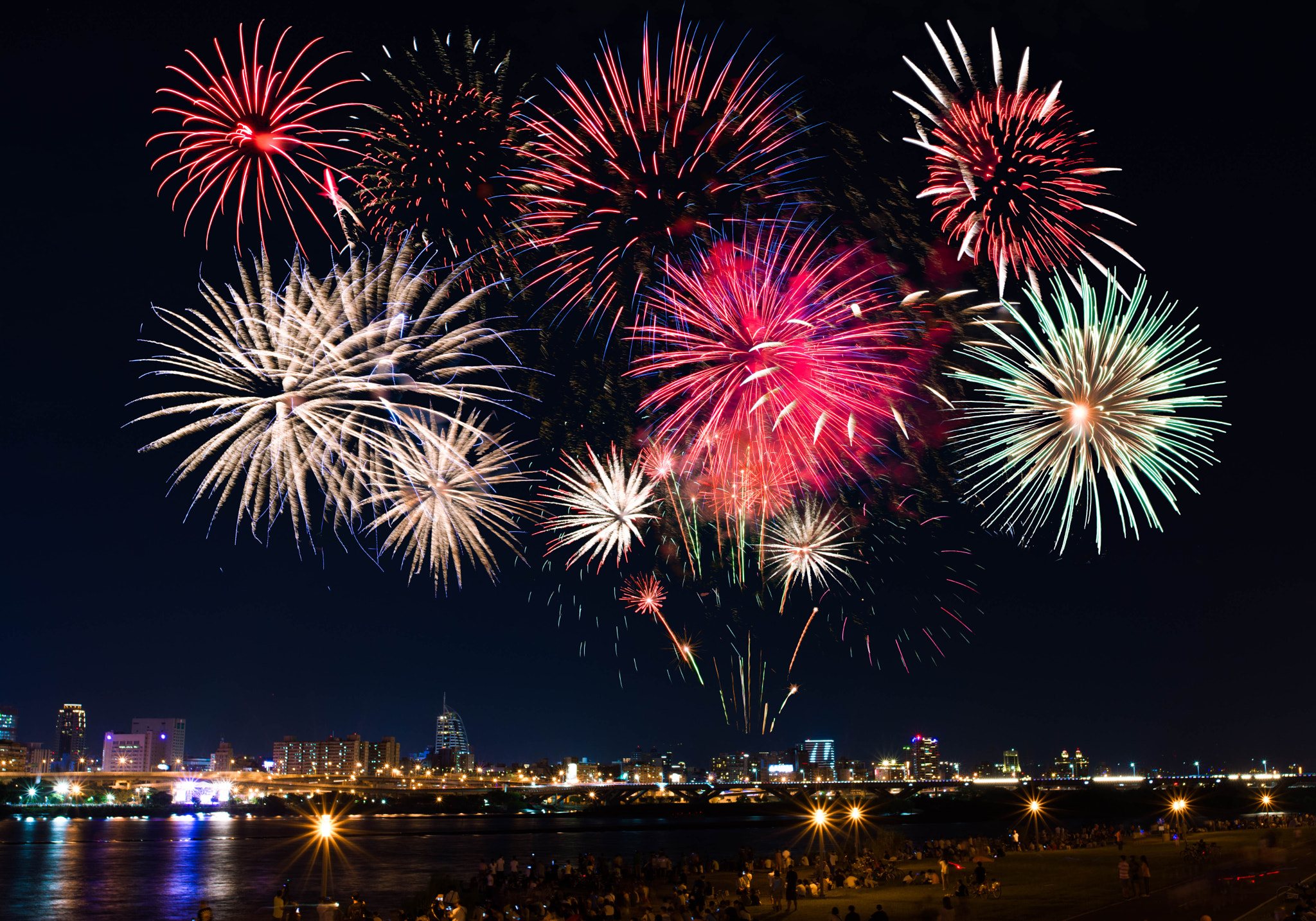 Nikon AF-S Nikkor 24mm F1.8G ED sample photo. Taipei chinese valentine's day fireworks photography