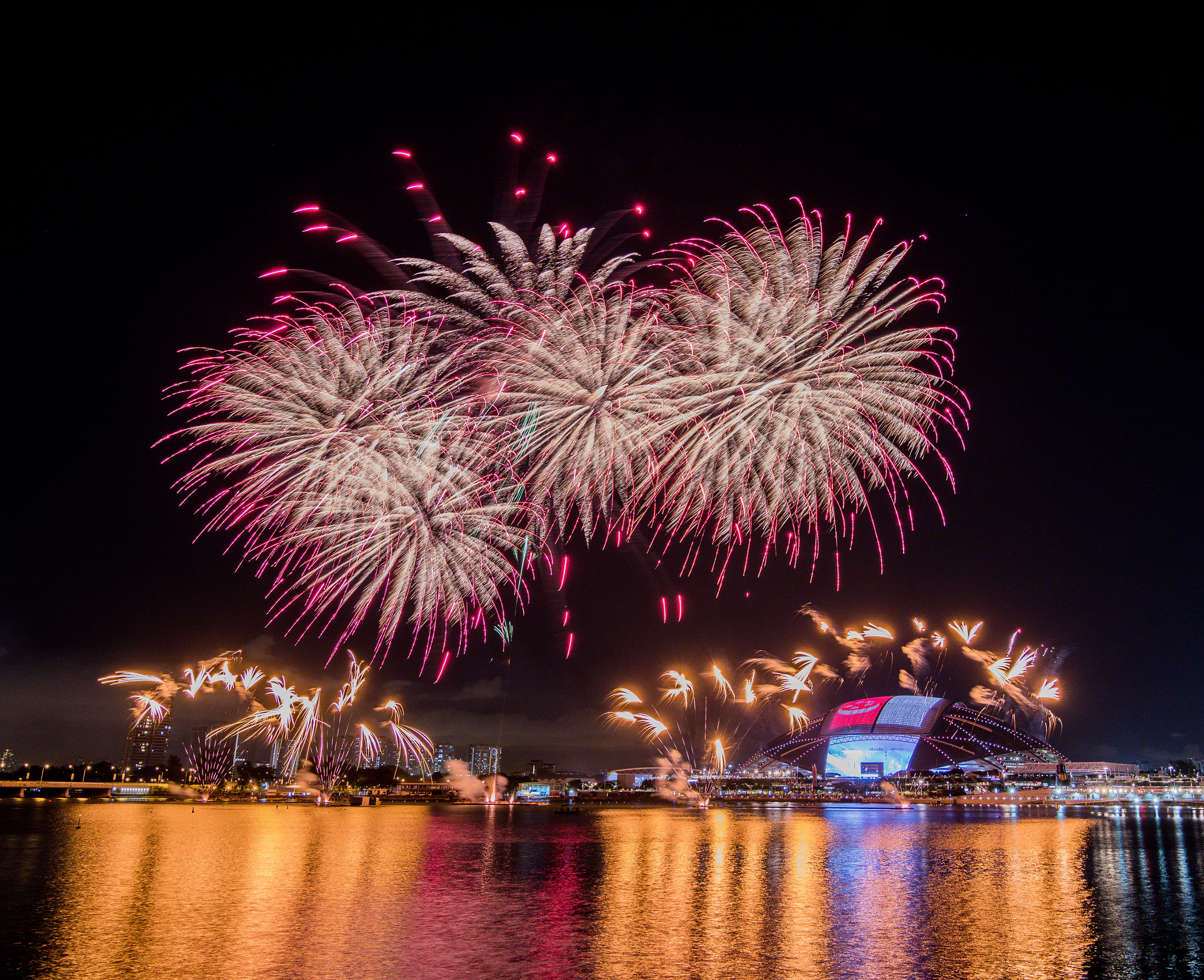 Canon EOS 760D (EOS Rebel T6s / EOS 8000D) sample photo. Explosions in the sky. photography