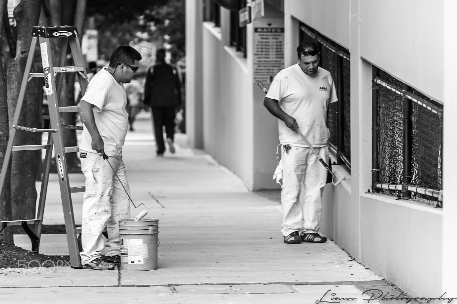 Canon EOS 600D (Rebel EOS T3i / EOS Kiss X5) + Canon EF 70-200mm F4L USM sample photo. Painting the parking deck photography