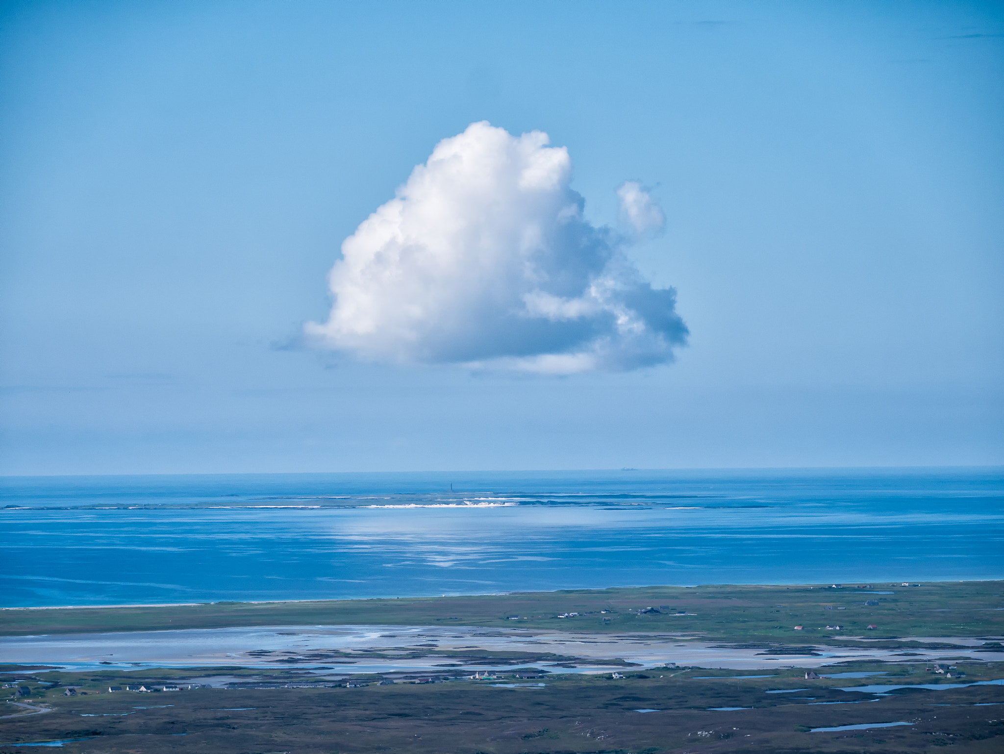 Panasonic Lumix DMC-G7 + LEICA DG 100-400/F4.0-6.3 sample photo. Lonely as a cloud photography