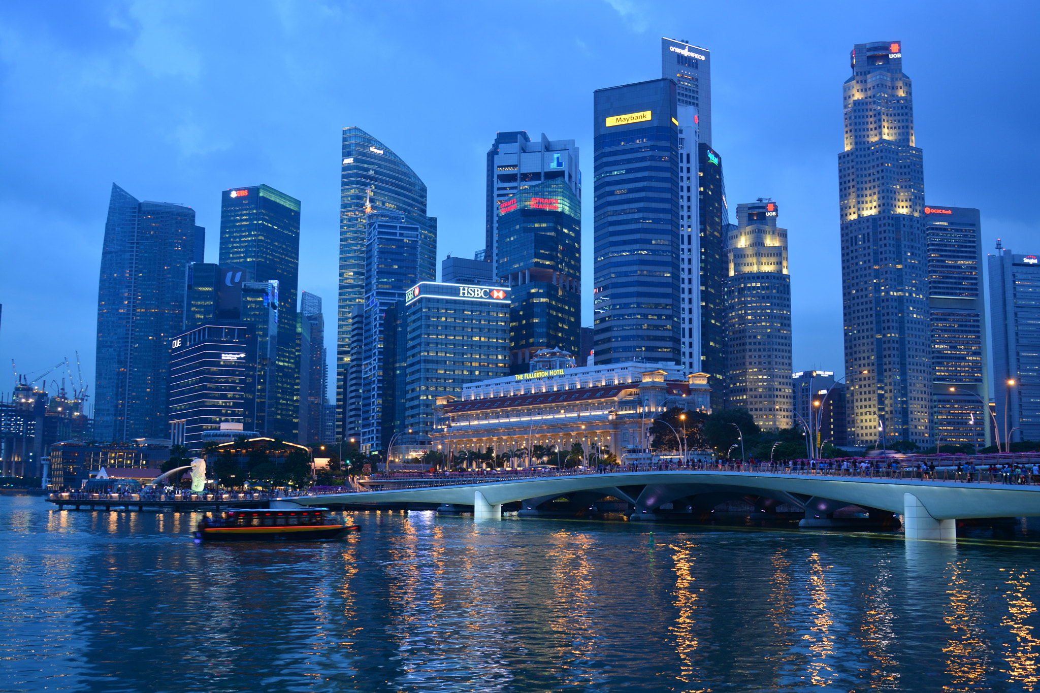 Nikon D7100 + Nikon AF-S Nikkor 24-85mm F3.5-4.5G ED VR sample photo. Singapore cityscape at dusk - view from esplanade photography