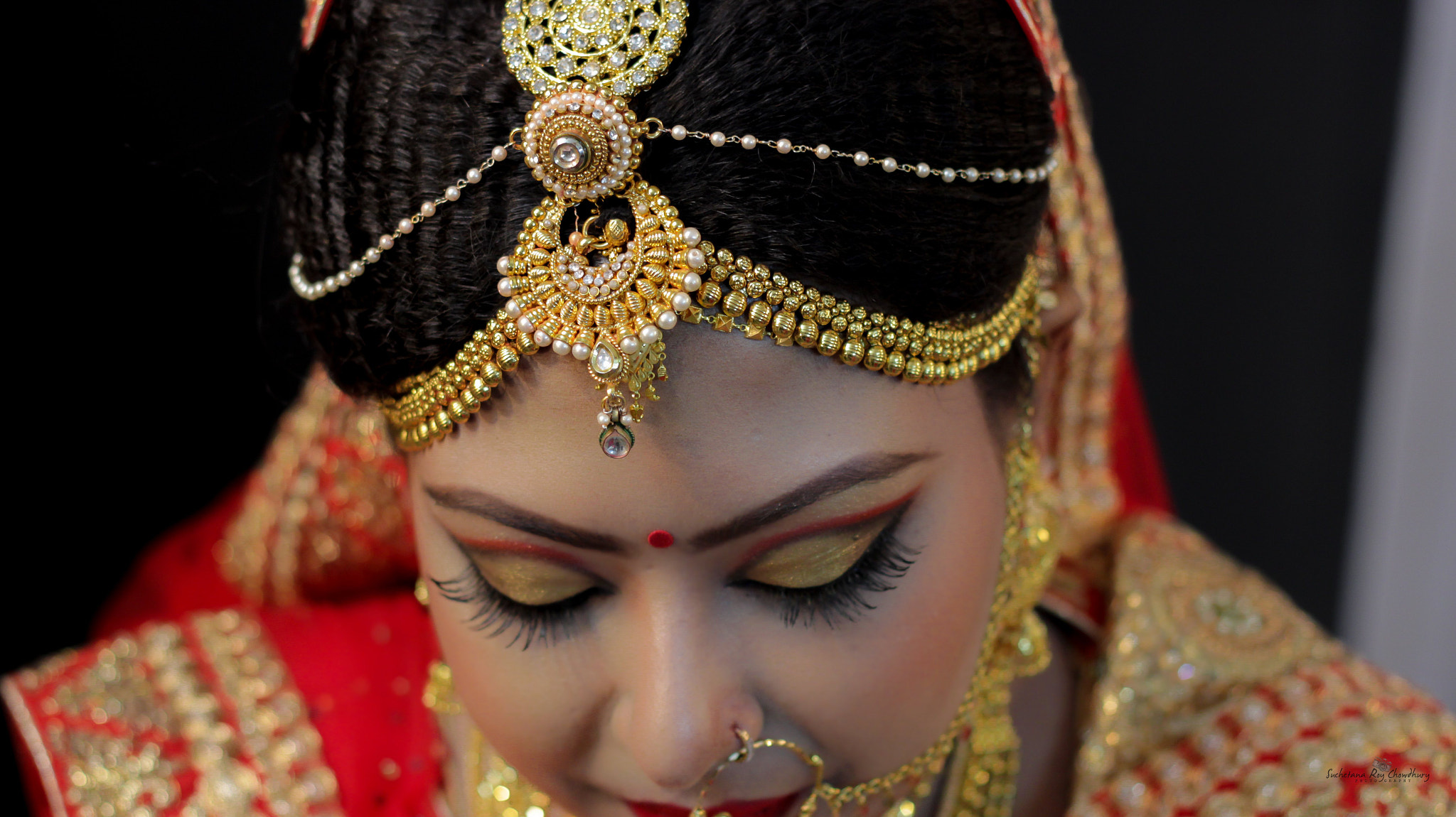 Canon EOS 600D (Rebel EOS T3i / EOS Kiss X5) + Canon EF 50mm F1.8 II sample photo. Shy beauty photography