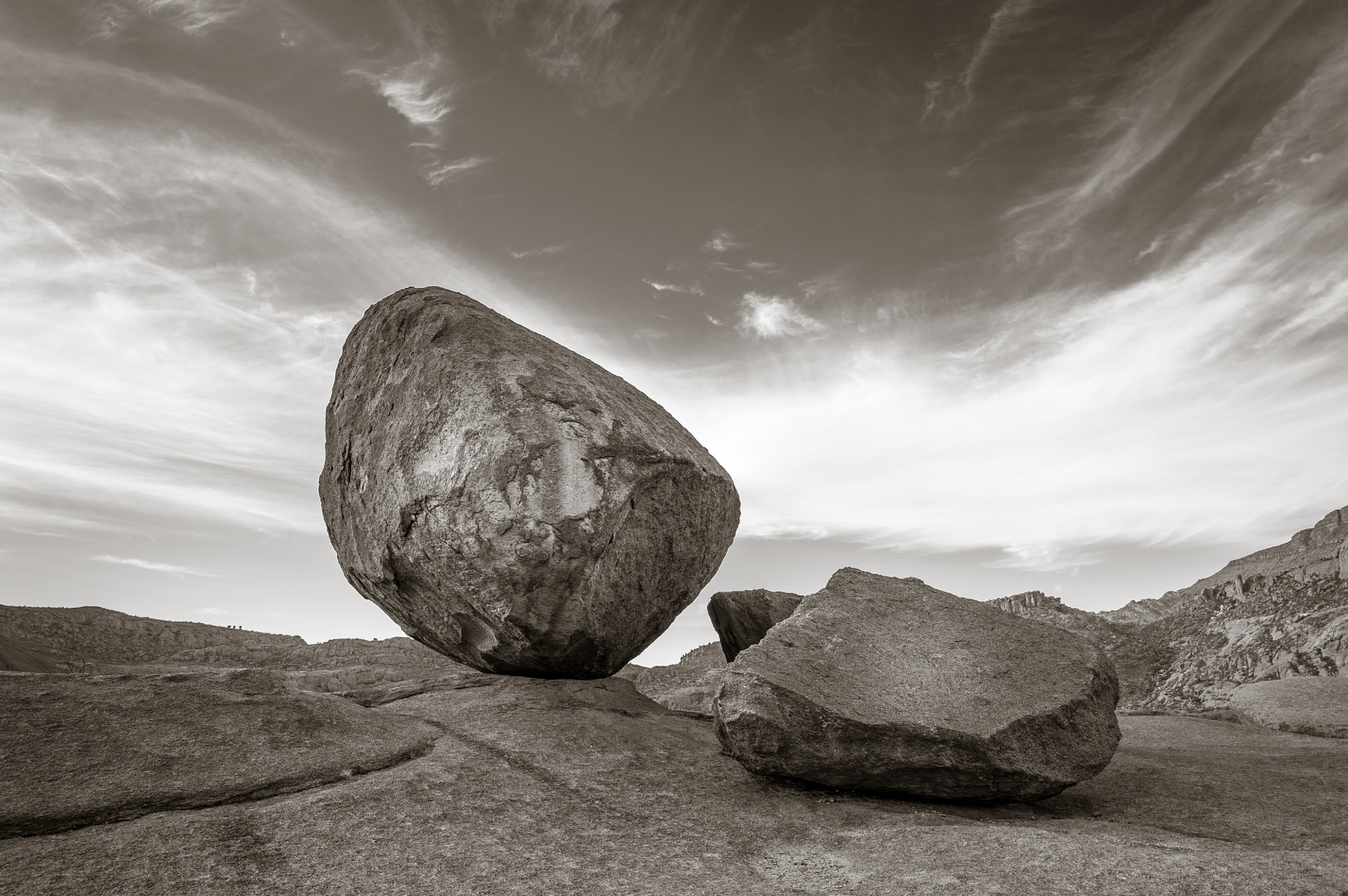 Nikon AF-S Nikkor 18-35mm F3.5-4.5G ED sample photo. Monuments photography