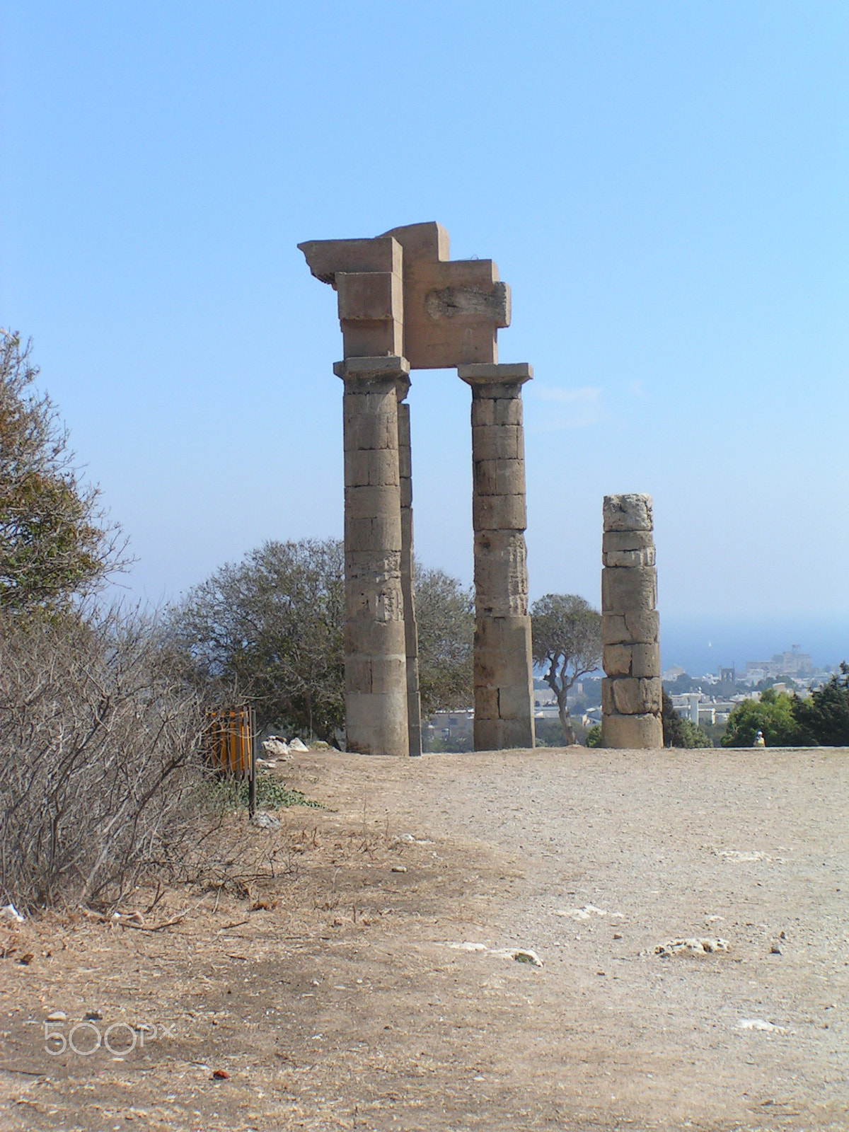 KONICA MINOLTA DiMAGE Z1 sample photo. Temple at rhodes acropolis photography