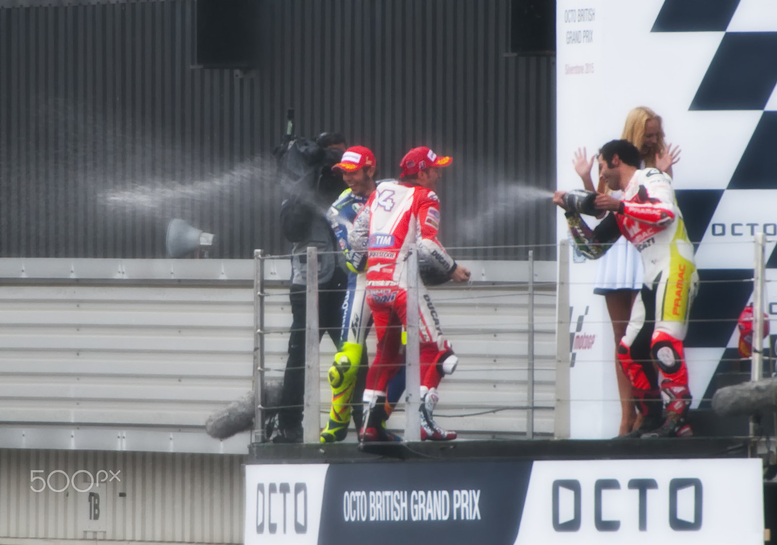 Nikon AF-S Nikkor 200-400mm F4G ED-IF VR sample photo. Rossi british motogp winner 2016 photography