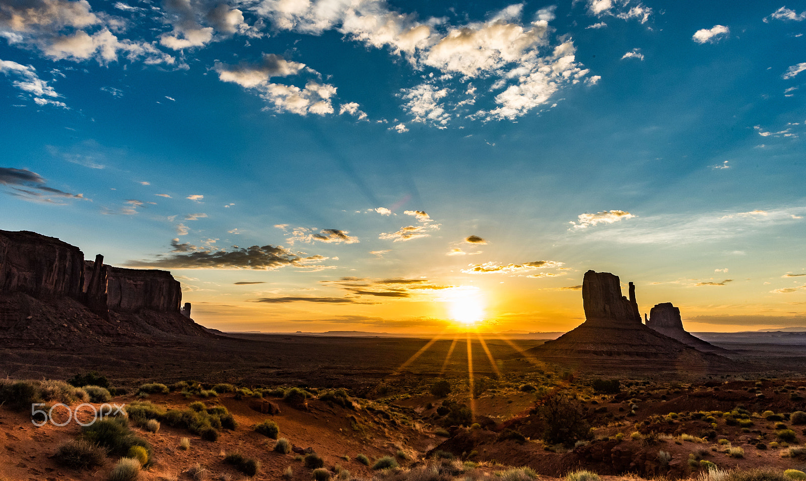 Nikon D5 + Nikon AF-S Nikkor 20mm F1.8G ED sample photo. Good morning monument valley ! photography