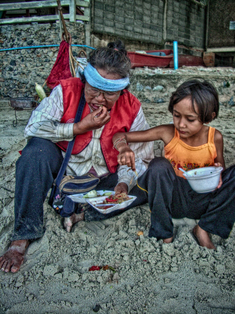Pentax OPTIO S5Z sample photo. Thai woman and kid photography
