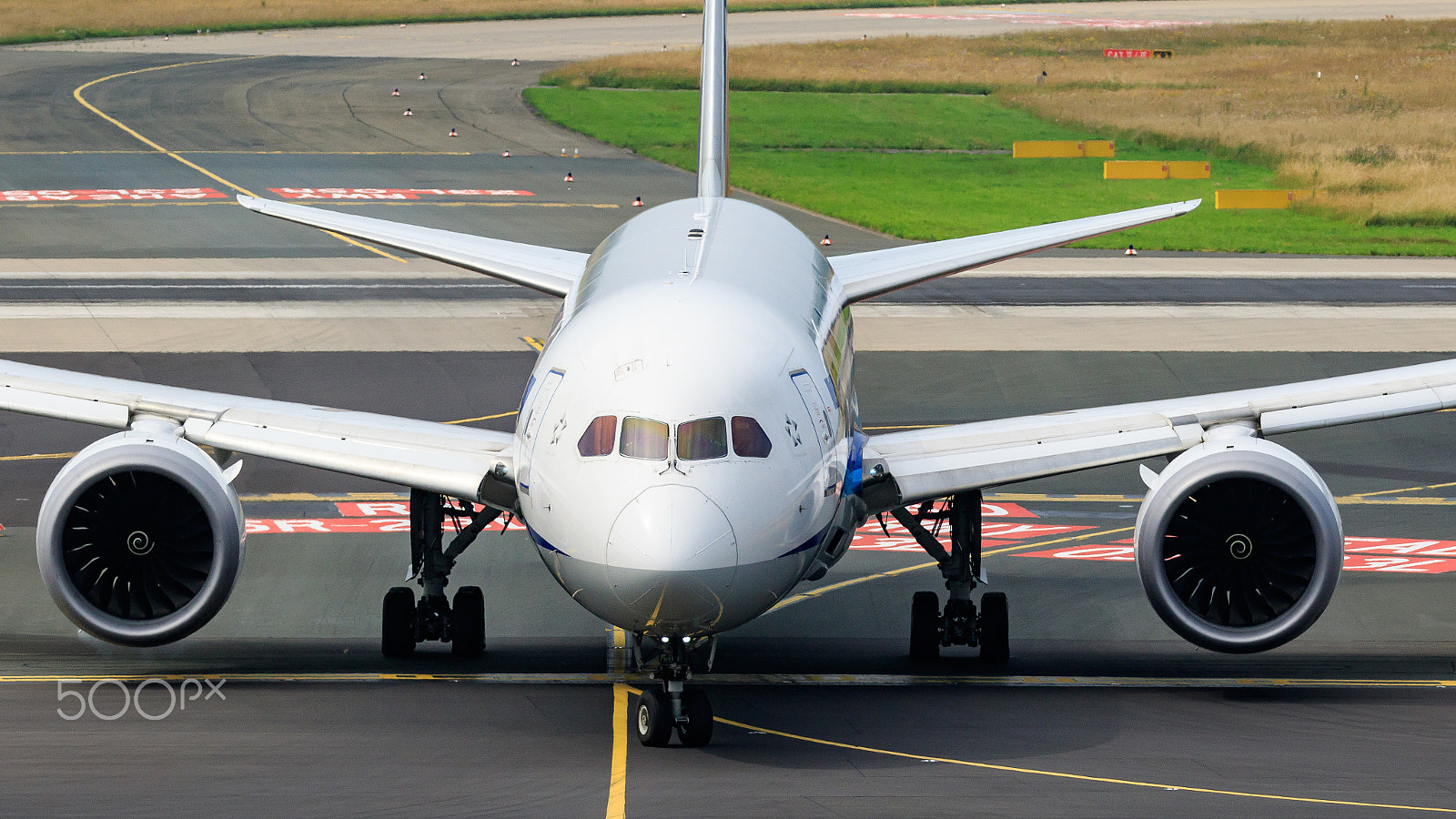 Canon EOS 7D Mark II + Canon EF 70-200mm F2.8L IS II USM sample photo. Planespotting düsseldorf photography