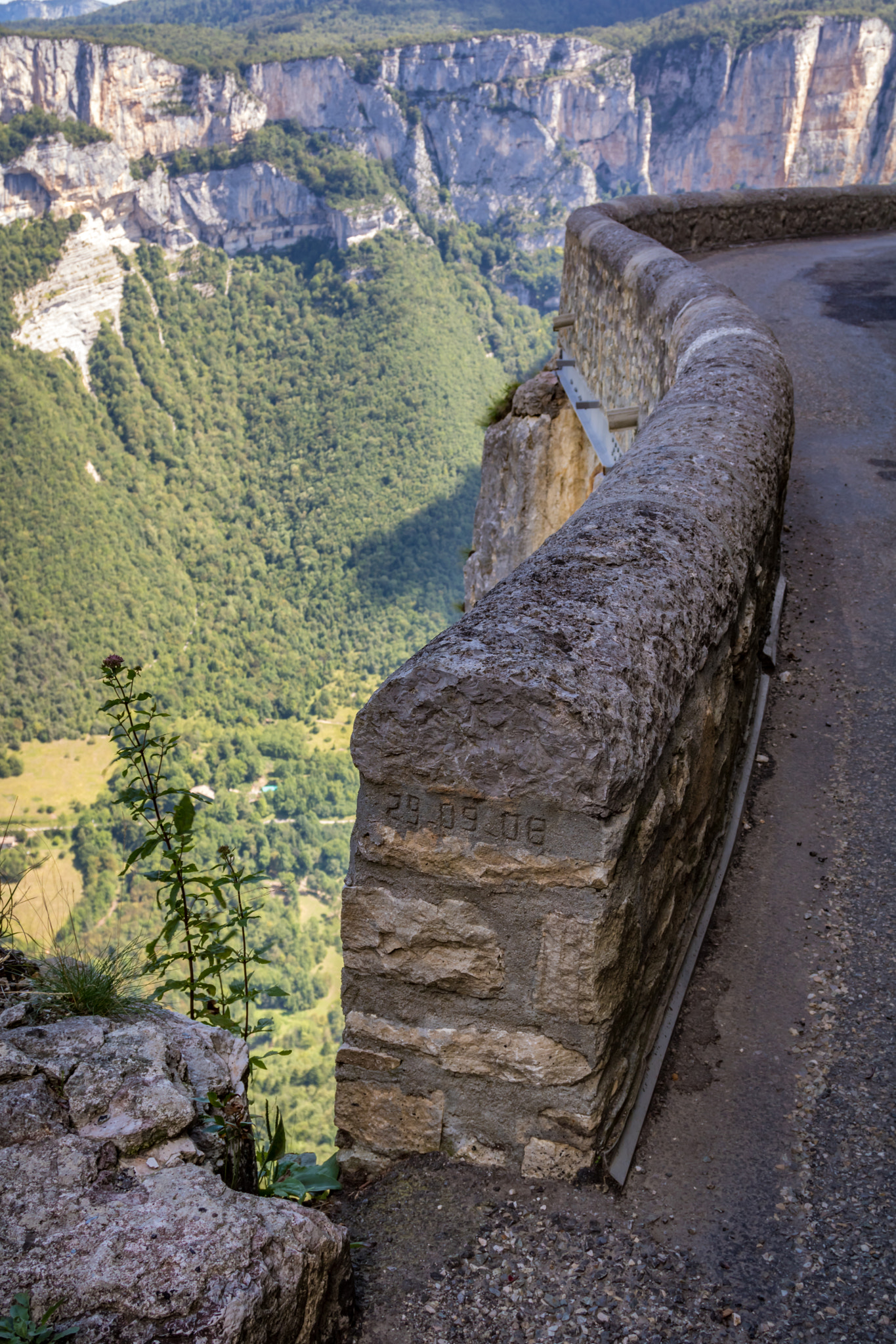 Canon EF 24-85mm F3.5-4.5 USM sample photo. Mind the gap : combe laval (vercors french alps) photography