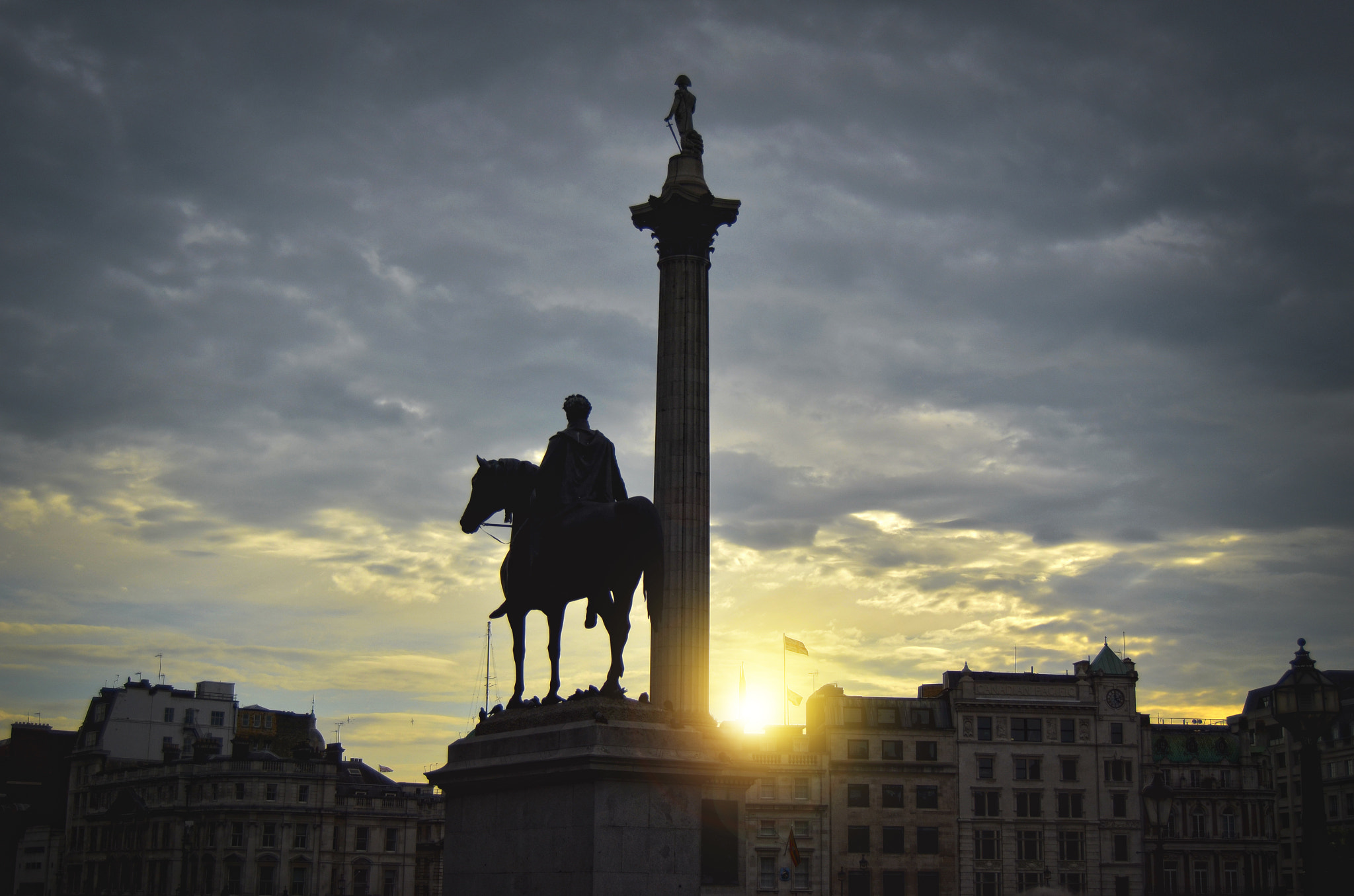 Nikon D5100 + Nikon AF Nikkor 105mm F2D DC sample photo. Trafalgar square photography