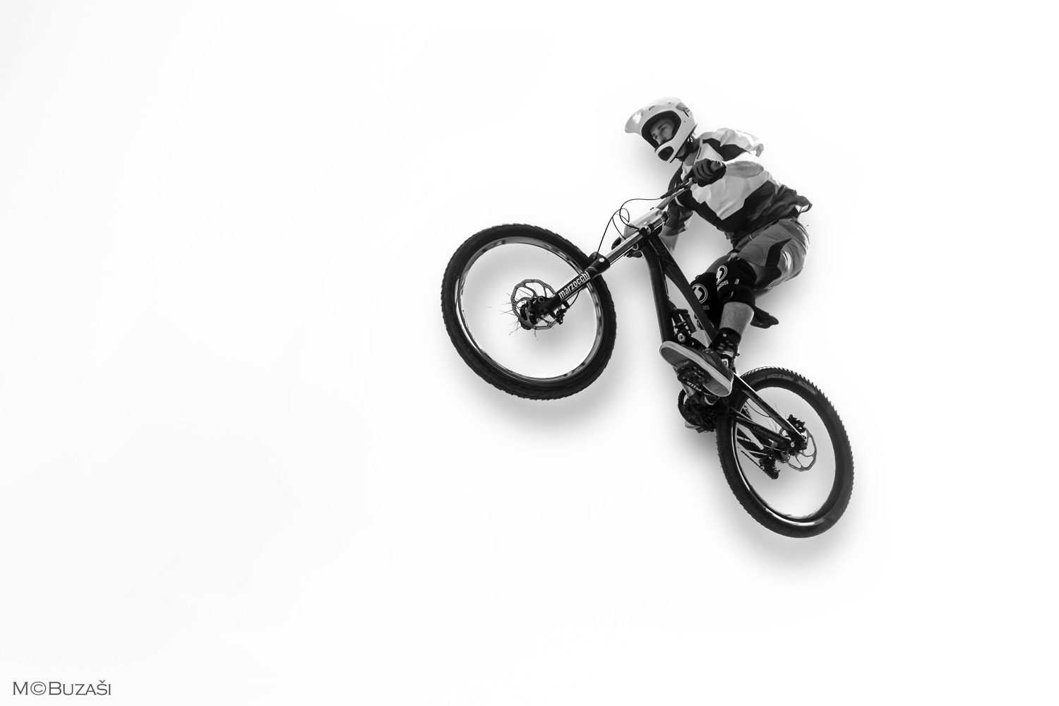 Elmarit-M 1:2.8/21 sample photo. Free flight photography