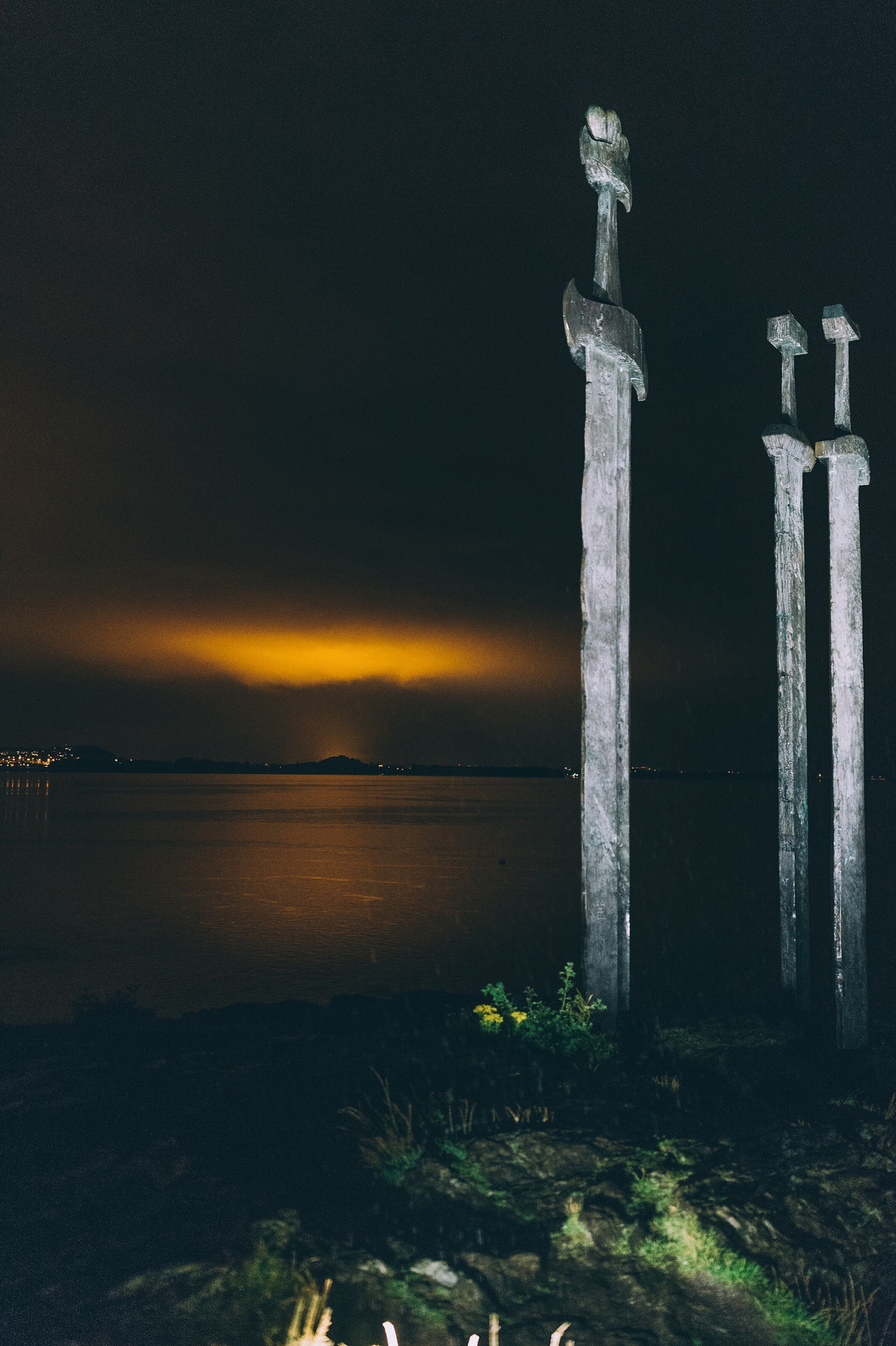 Canon EF 35mm F1.4L II USM sample photo. Sverd i fjell in stavanger photography