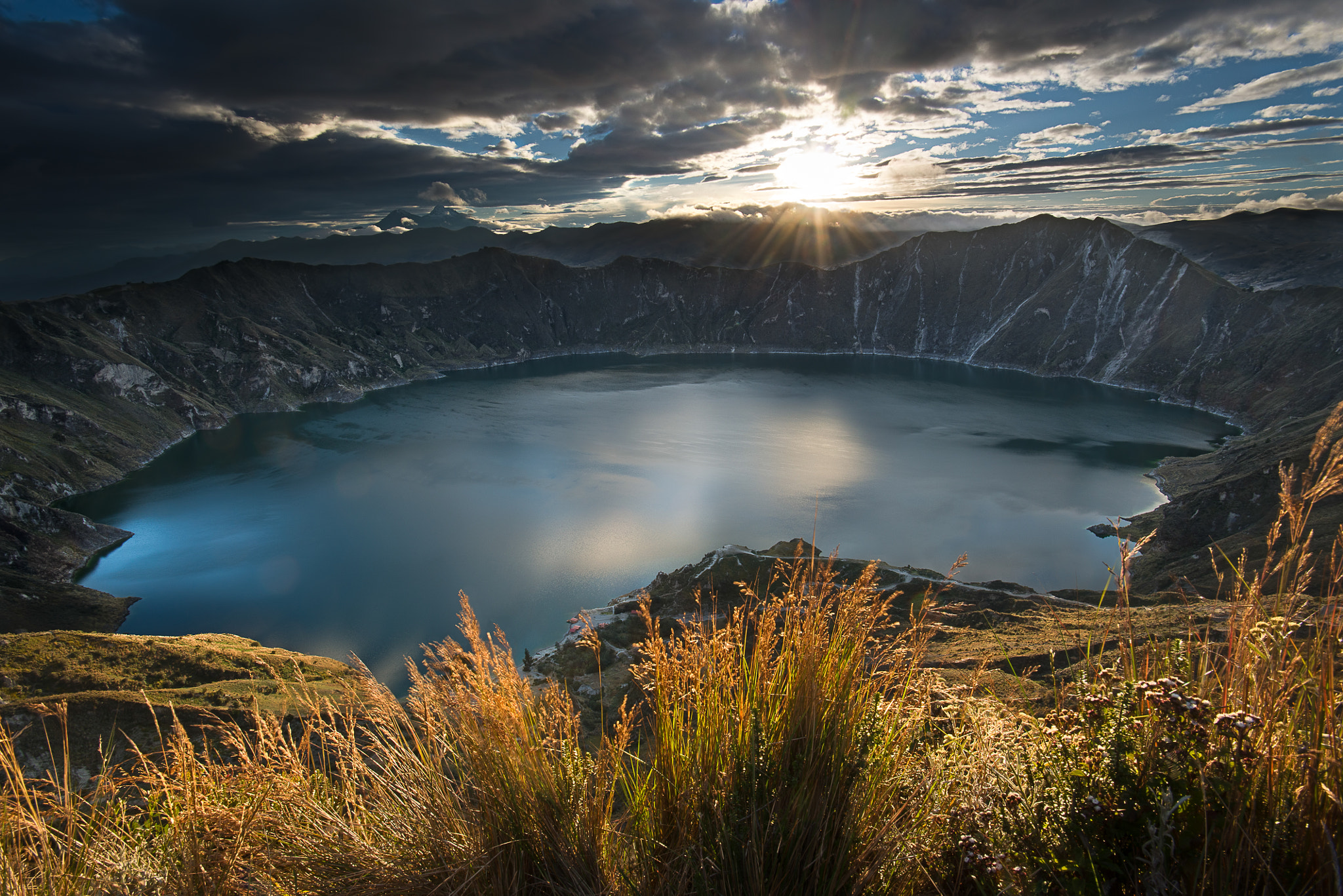 Nikon AF-S Nikkor 17-35mm F2.8D ED-IF sample photo. Laguna quilotoa sunrise photography