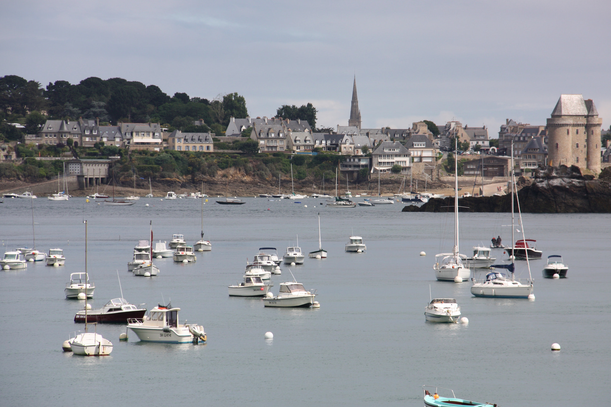 Canon EF-S 18-200mm F3.5-5.6 IS sample photo. France , la ville de dinard photography